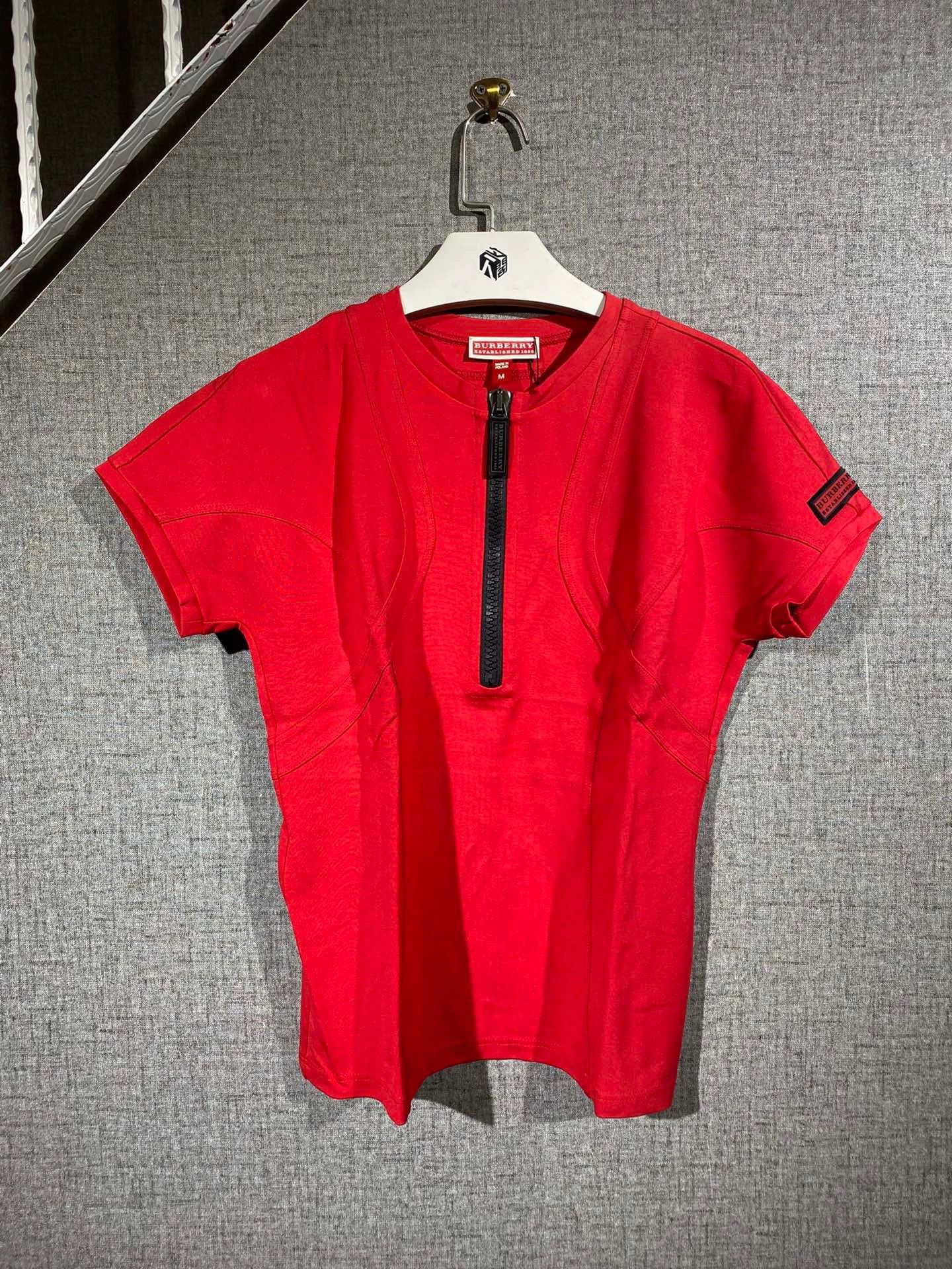 Burberry Burberry Women's Short-Sleeve Top Size M / US 6-8 / IT 42-44 - 1 Thumbnail
