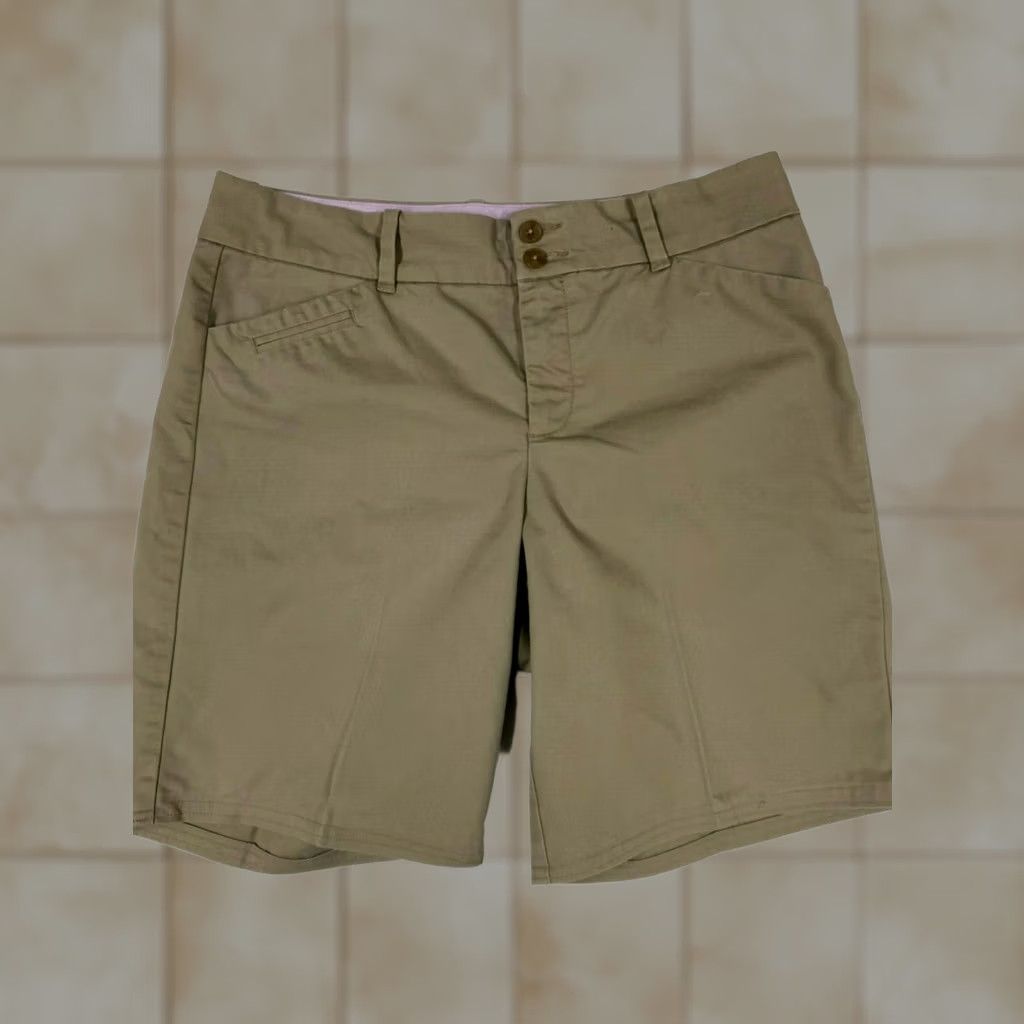 Dockers DOCKERS Shorts Womens 28 beige Chino khaki Casual CottonBlend FlatFront Zipper MidRise Classic Comfort Summer Walking Boys/Girls? Size 28" / US 6 / IT 42 - 1 Thumbnail