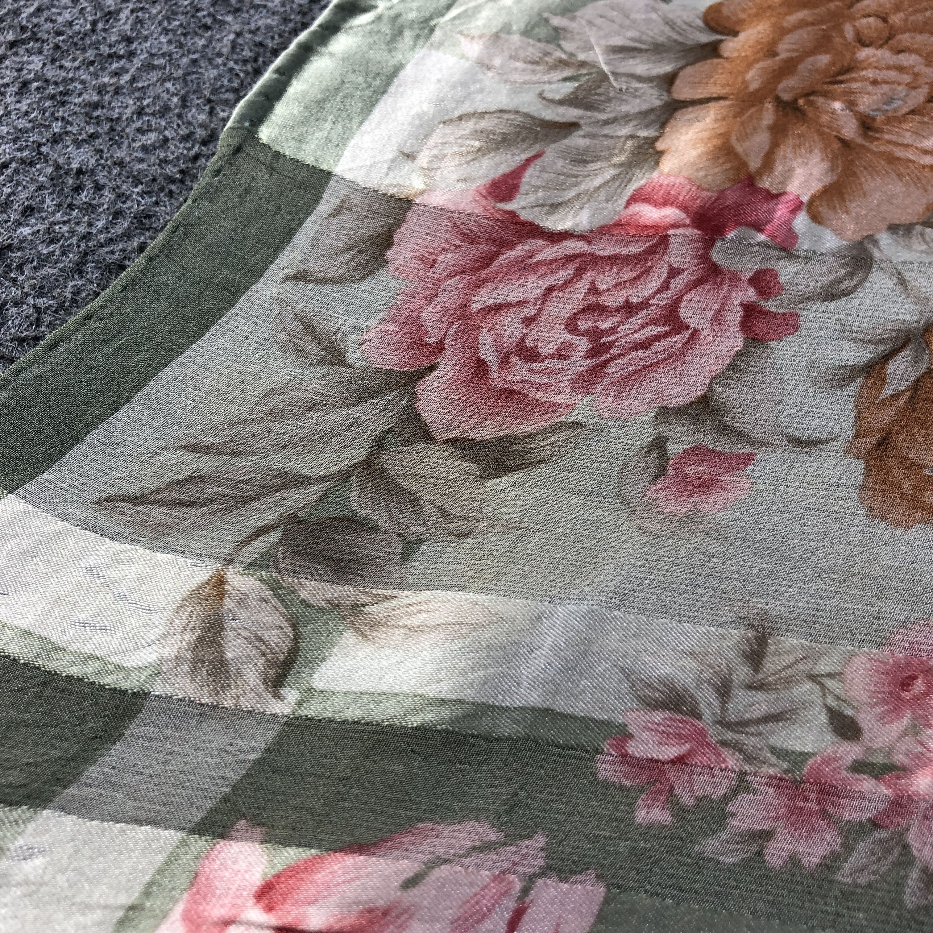 Hardy Amies Hardy Amies Floral Hand Rolled Silk Scarf M1045 Size ONE SIZE - 9 Thumbnail