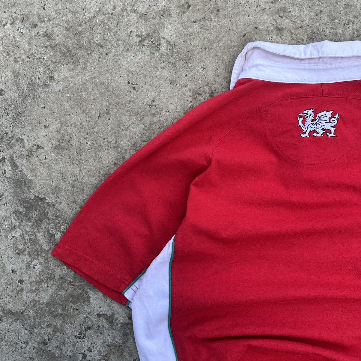 20471120 Vintage Rugby Championship 2011 Cymru 🏴󠁧󠁢󠁷󠁬󠁳󠁿 Polo T-shirts Size US L / EU 52-54 / 3 - 7 Thumbnail