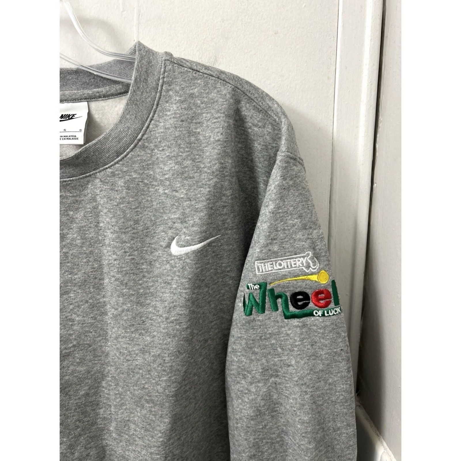 Nike Nike Fleece Crewneck Sweatshirt Mens L Gray Wheel of Luck Lottery Embroidered Logo Graphic Print Sportswear Club Size US L / EU 52-54 / 3 - 4 Thumbnail