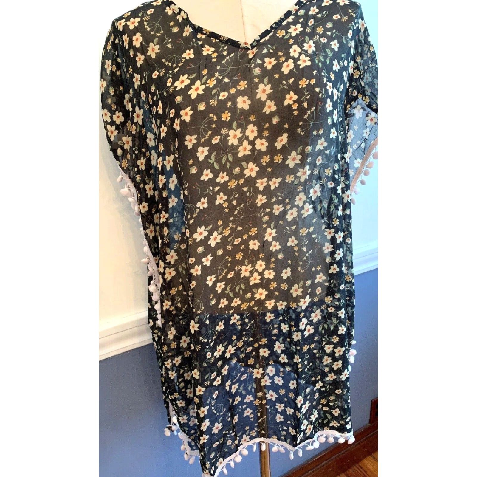 Vintage VINTAGE Small Tribear Black Floral Sheer Coverup Poncho Pom Pom Trim New NWT Size S / US 4 / IT 40 - 2 Thumbnail