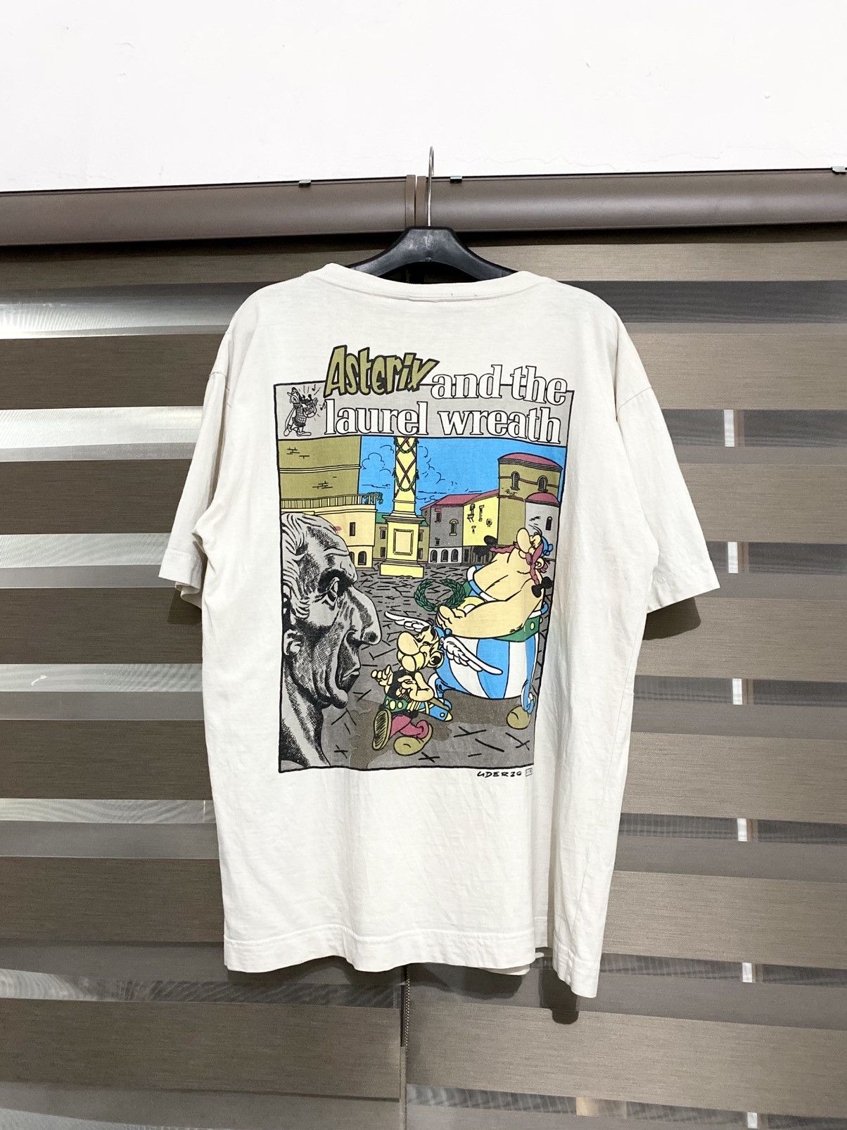 Vintage Vintage 90s Asterix & The Laurel Wreath Tshirt Size US XL / EU 56 / 4 - 1 Thumbnail