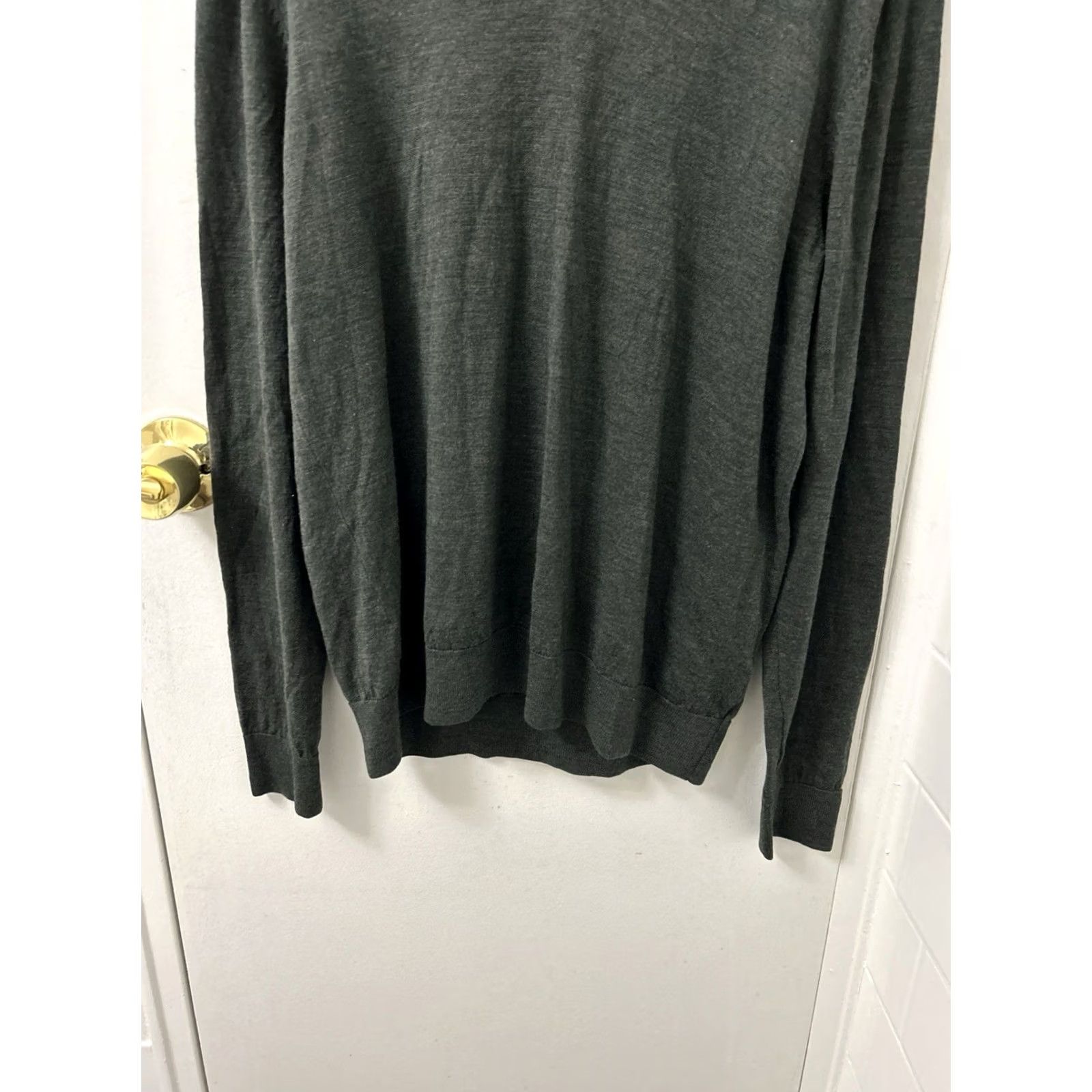 Uniqlo Uniqlo Mens Sweater Size L Gray 100% Wool V-Neck Pullover Sweatshirt L/S Size US L / EU 52-54 / 3 - 3 Thumbnail
