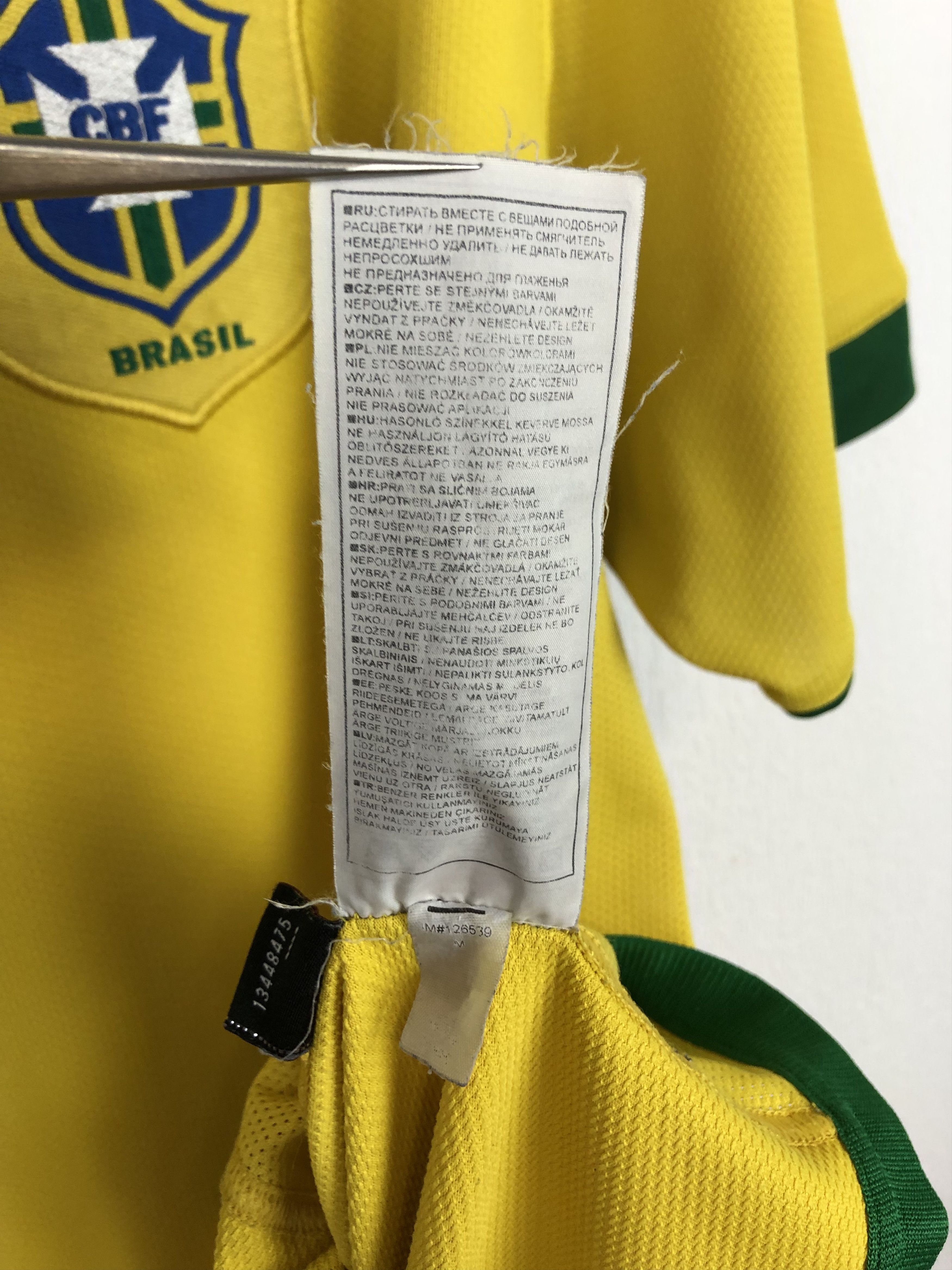 Nike Brazil Home football shirt 2006 Soccer Nike Jersey Trikot Size US M / EU 48-50 / 2 - 8 Thumbnail