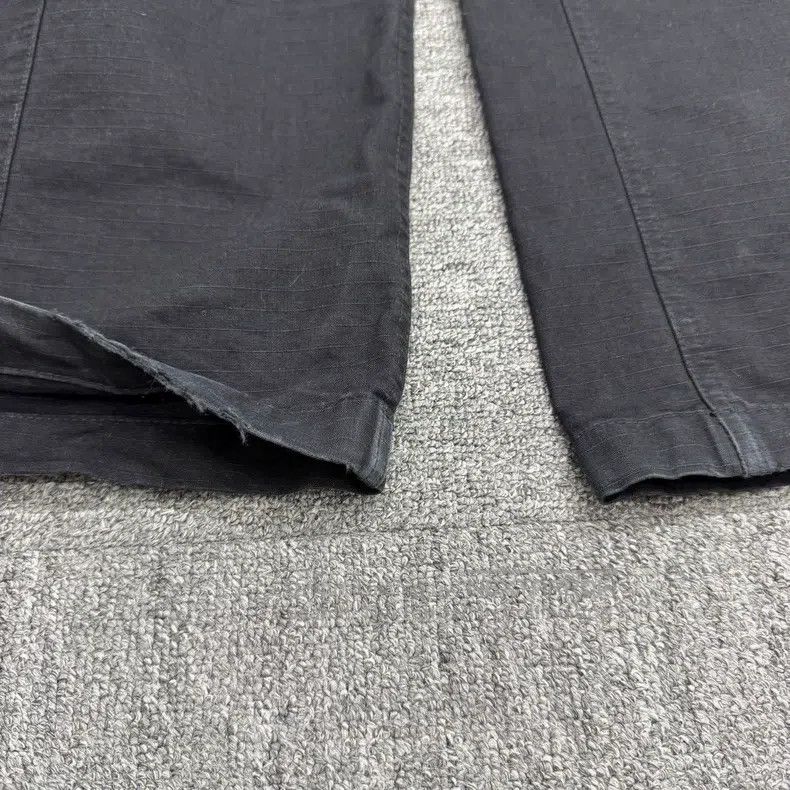 Balenciaga Balenciaga size M Low-waist Big Pocket Zip Front Cargo Pan Size US 27 - 6 Thumbnail