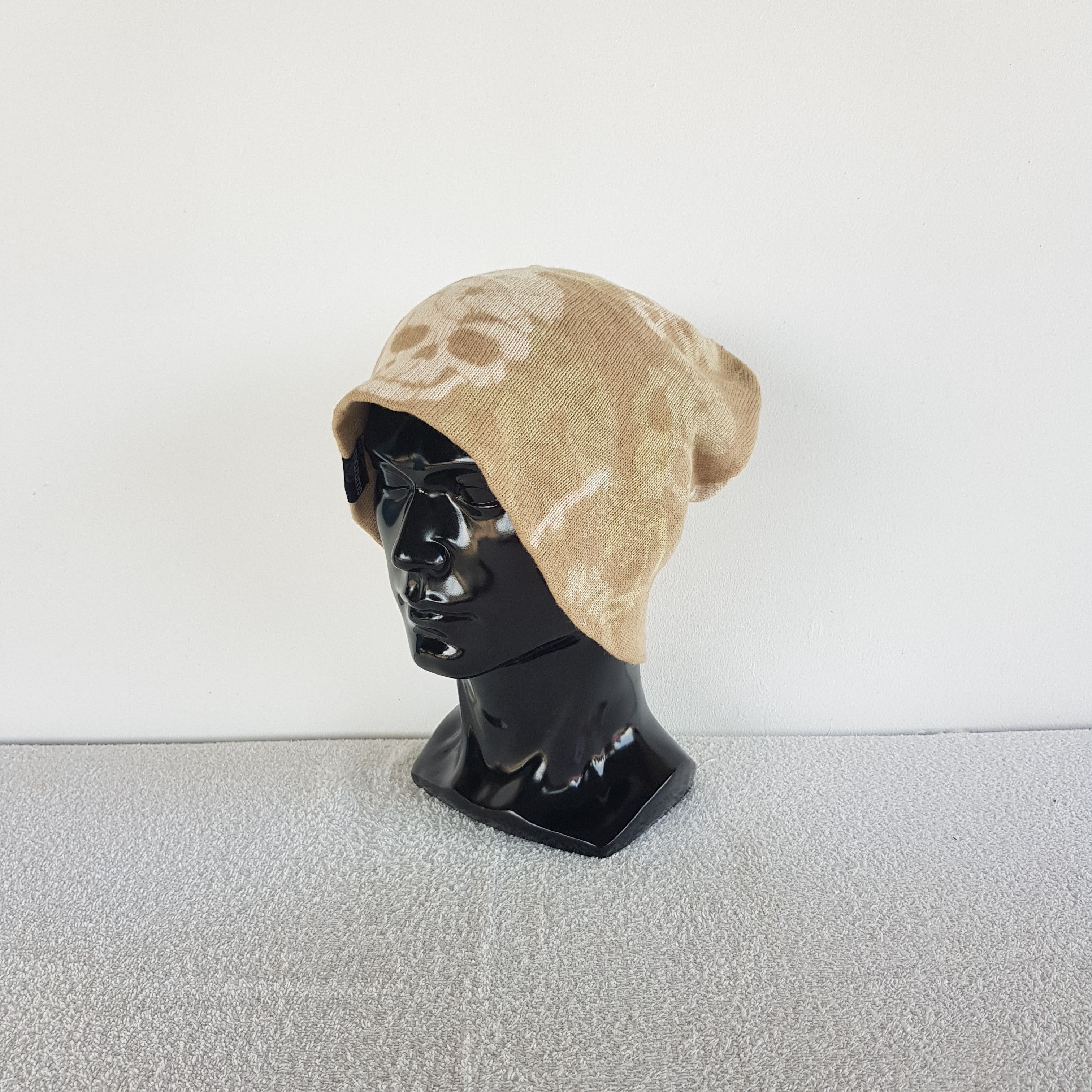 Japanese Brand Vintage Skulls Rocks Beanie Mazume Snow Caps Hats Size ONE SIZE - 1 Thumbnail