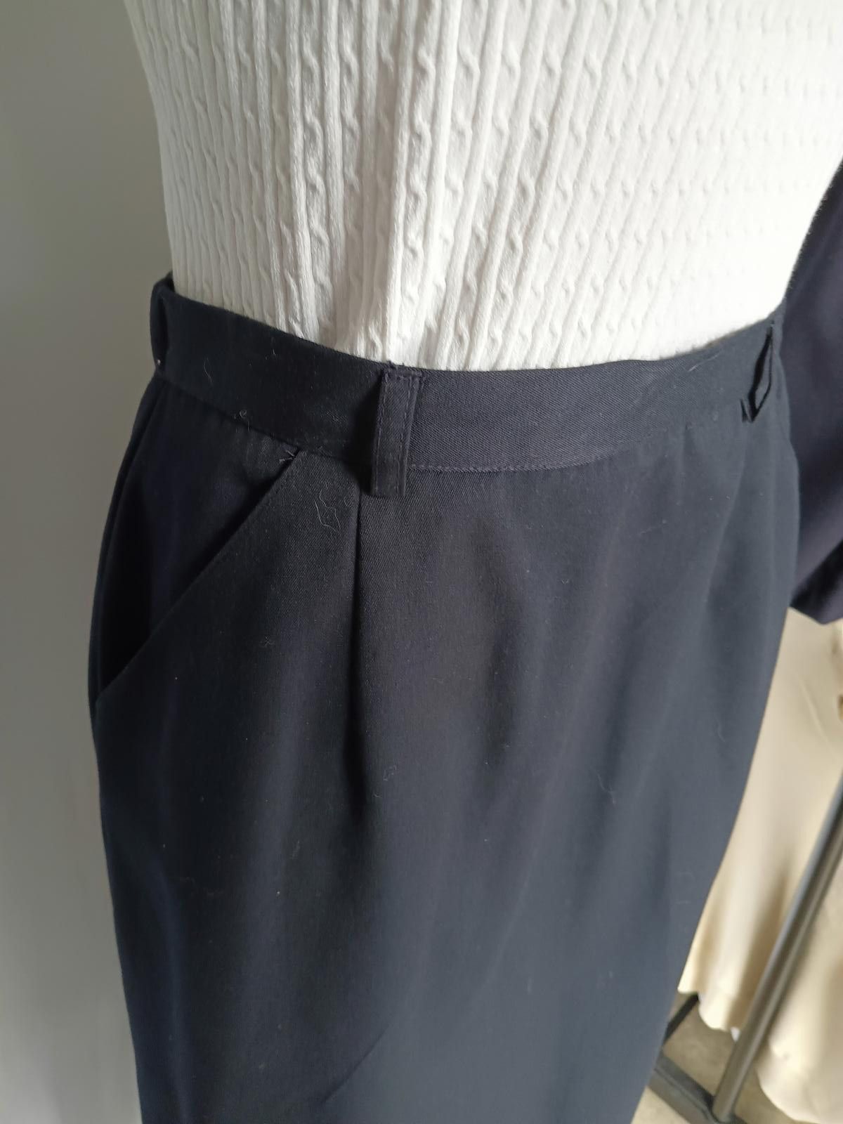 Designer Classic Black Midi Skirt Size 32" / US 10 / IT 46 - 3 Thumbnail