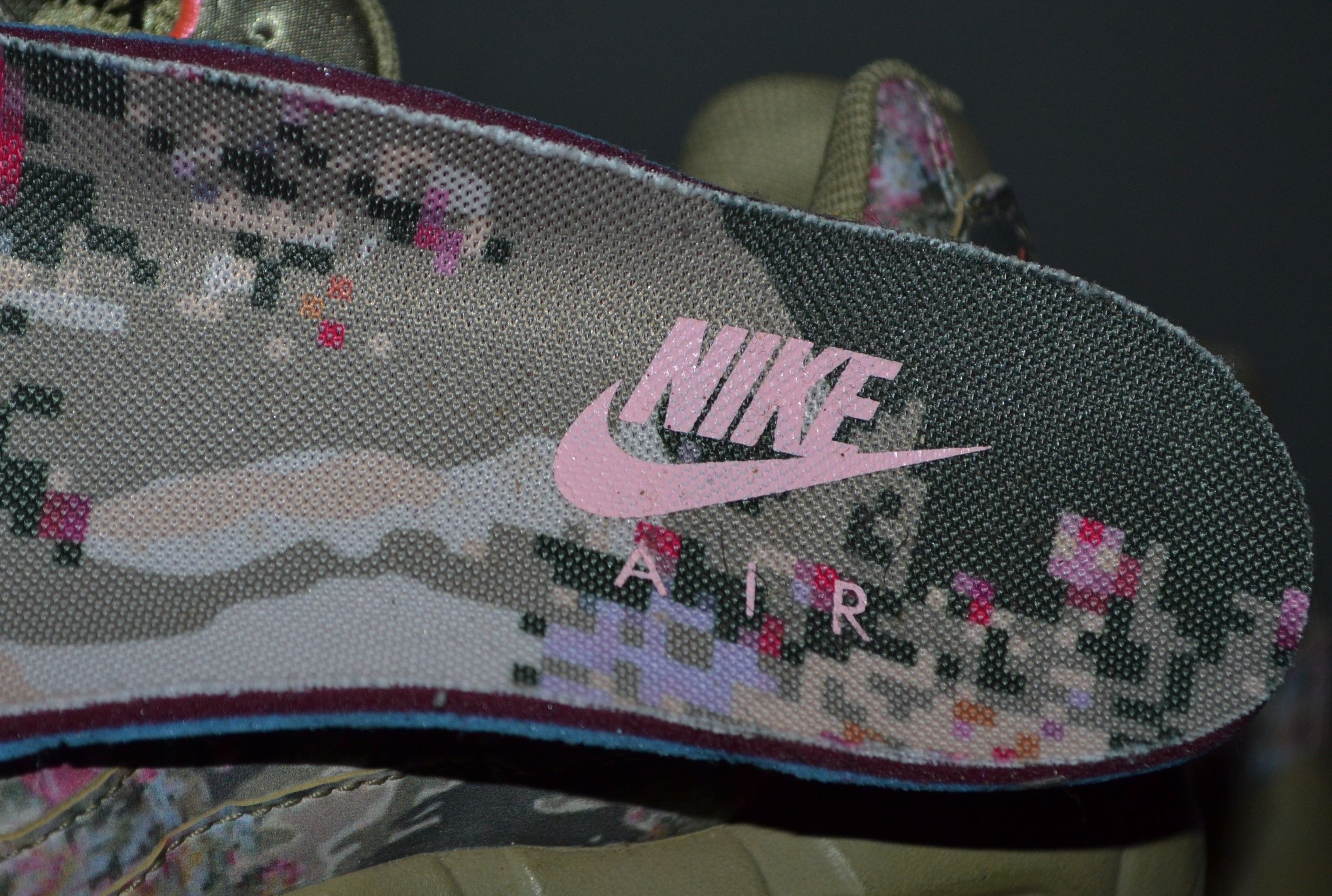 Nike Nike Air Max 95 Floral Camo Olive Womens Size 7 AQ6385-200 Size US 7 / IT 37 - 17 Thumbnail