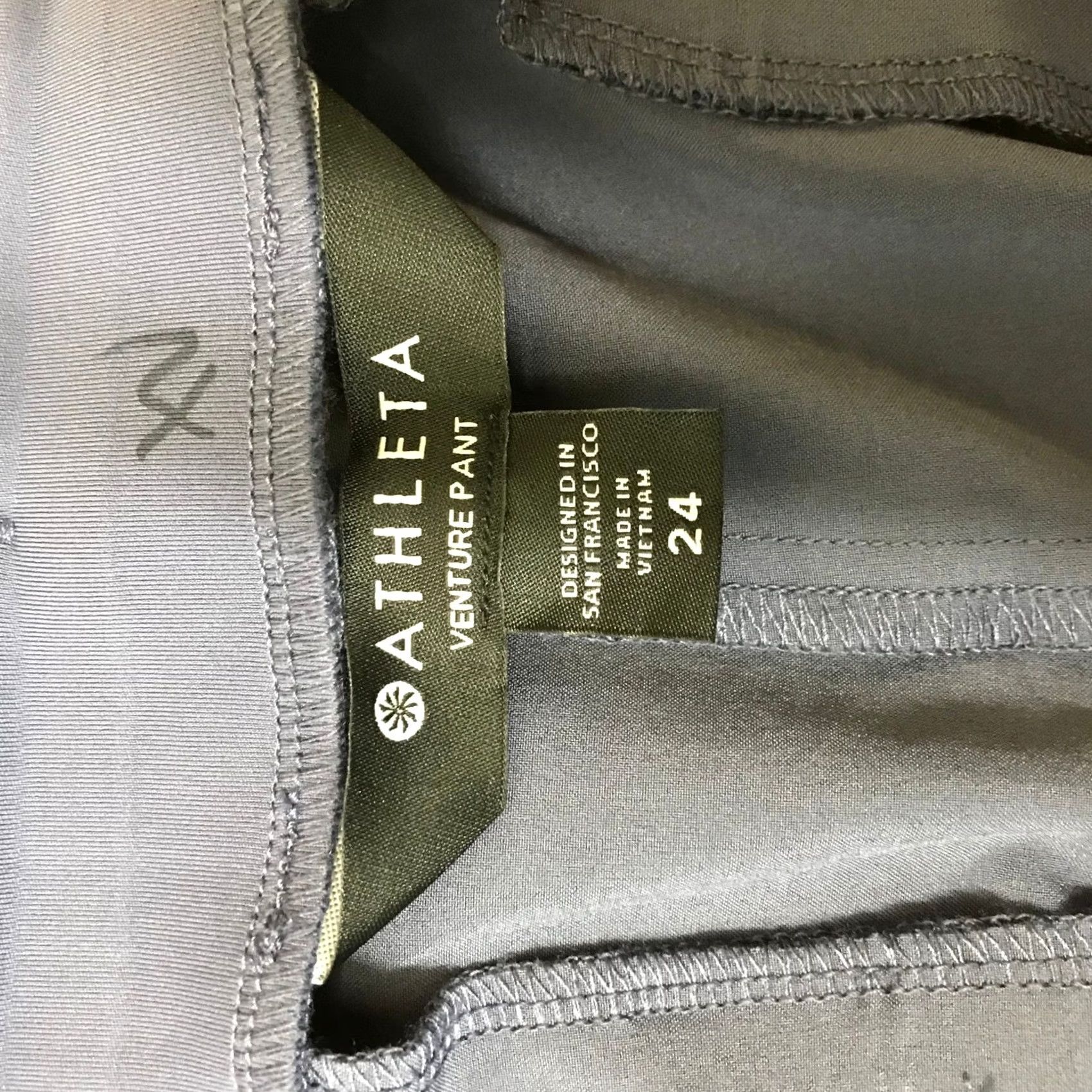Athleta Athleta Venture Pant Womens 24 Navy Blue Cargo Jogger Travel Commuter Pants Size 42" / US 20 - 7 Thumbnail