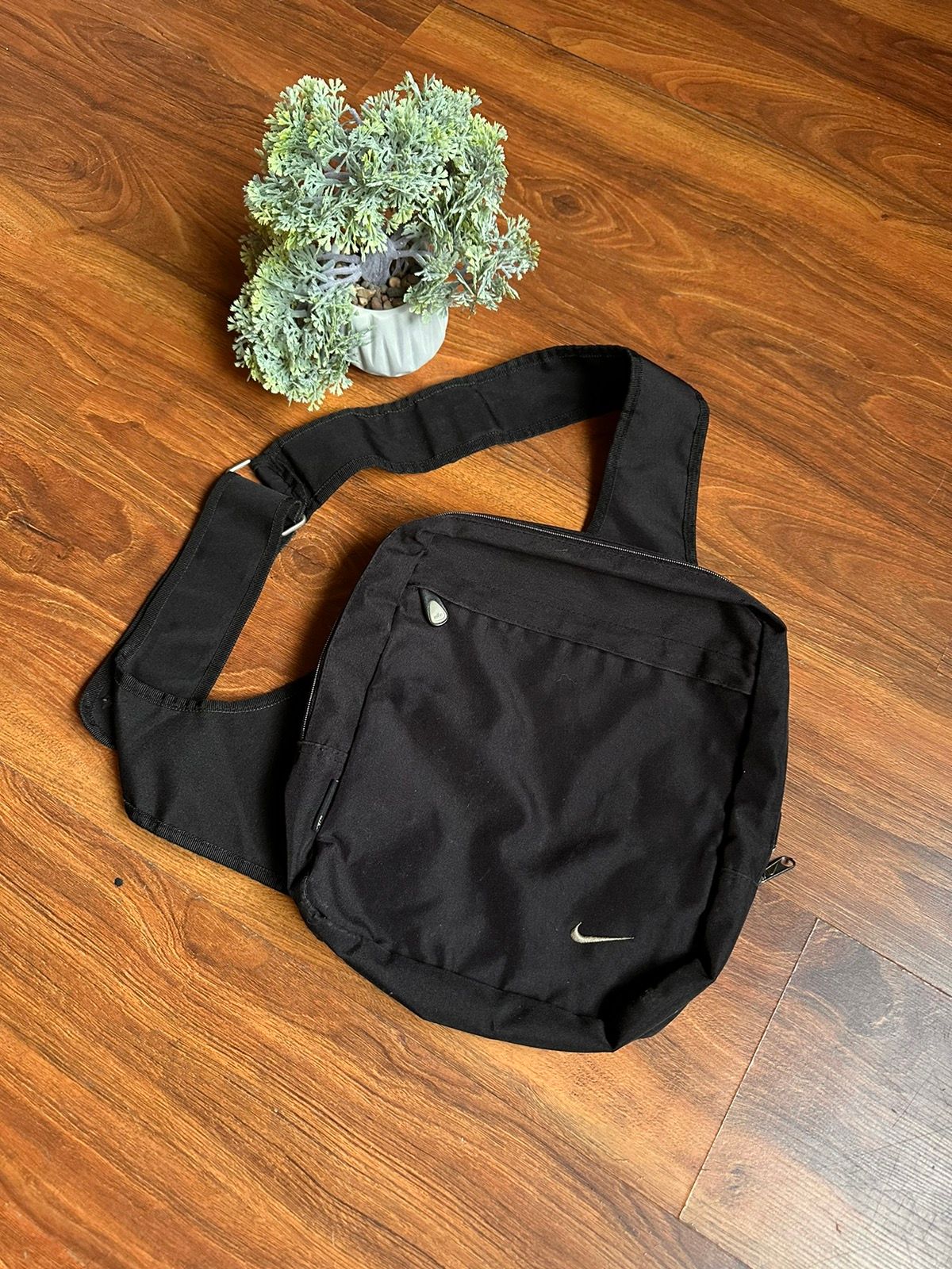 Pre-owned Nike X Vintage 90's Nike Vintage Basic Logo Streetwear Sling Bag In Black