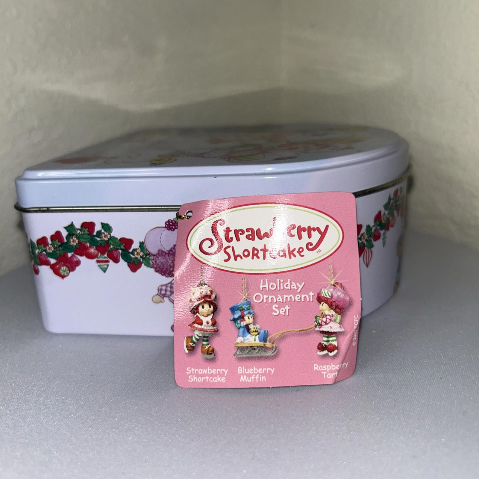 Designer Carlton Cards Strawberry Shortcake Christmas Ornament Tin 03 Size ONE SIZE - 6 Thumbnail