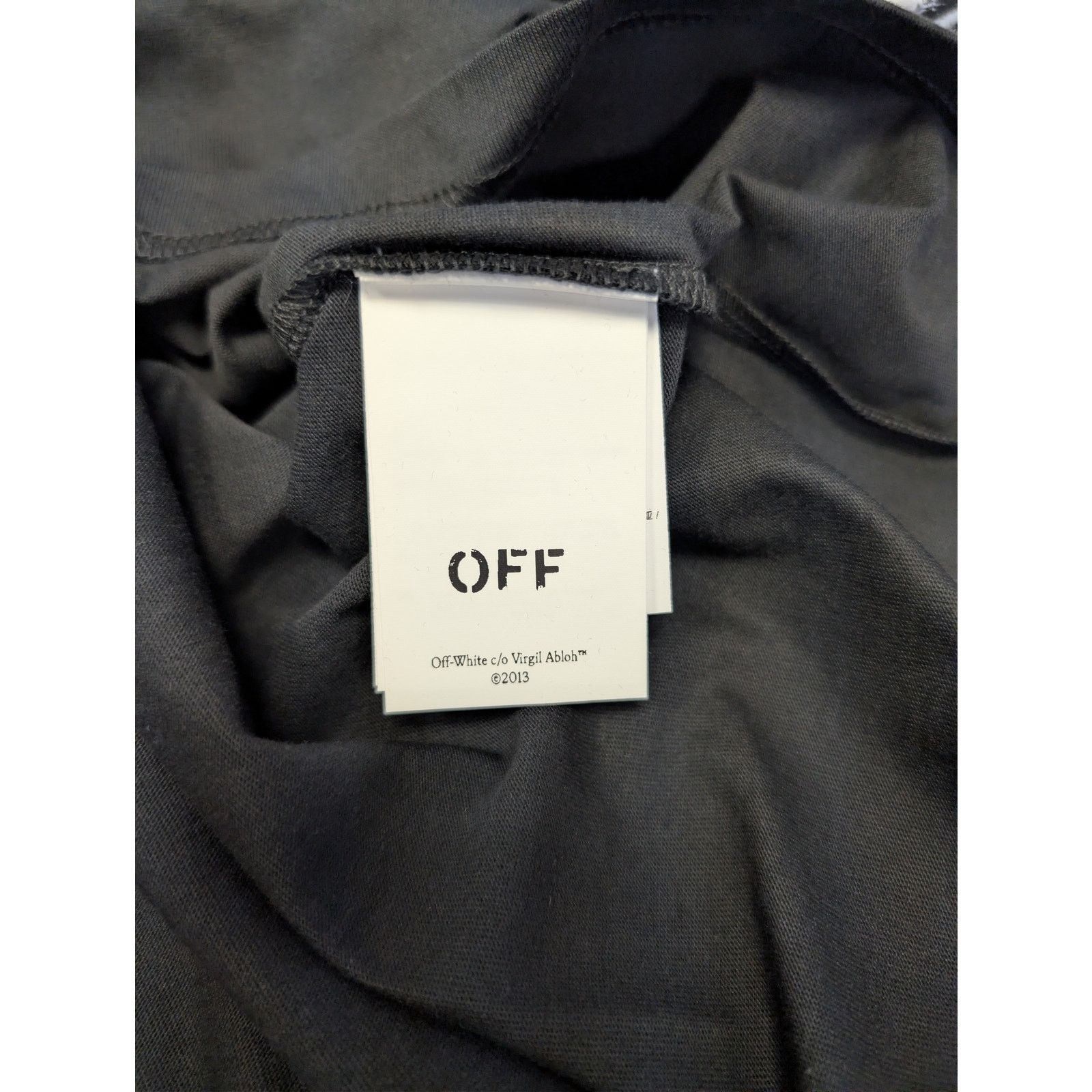 Off-White o1rshd1 Spray Can Arrow Skate L/S T-Shirt in Black Size US M / EU 48-50 / 2 - 17 Thumbnail