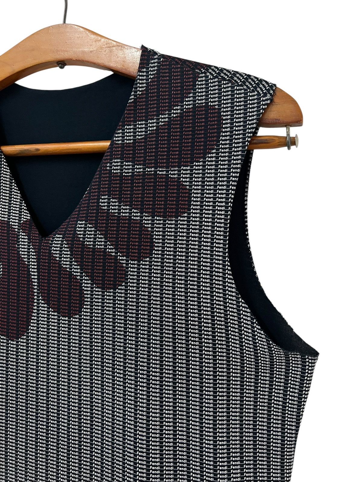 Fendi Fendi Logo Print V Neck Sleeveless Tops Size US XS / EU 42 / 0 - 5 Thumbnail