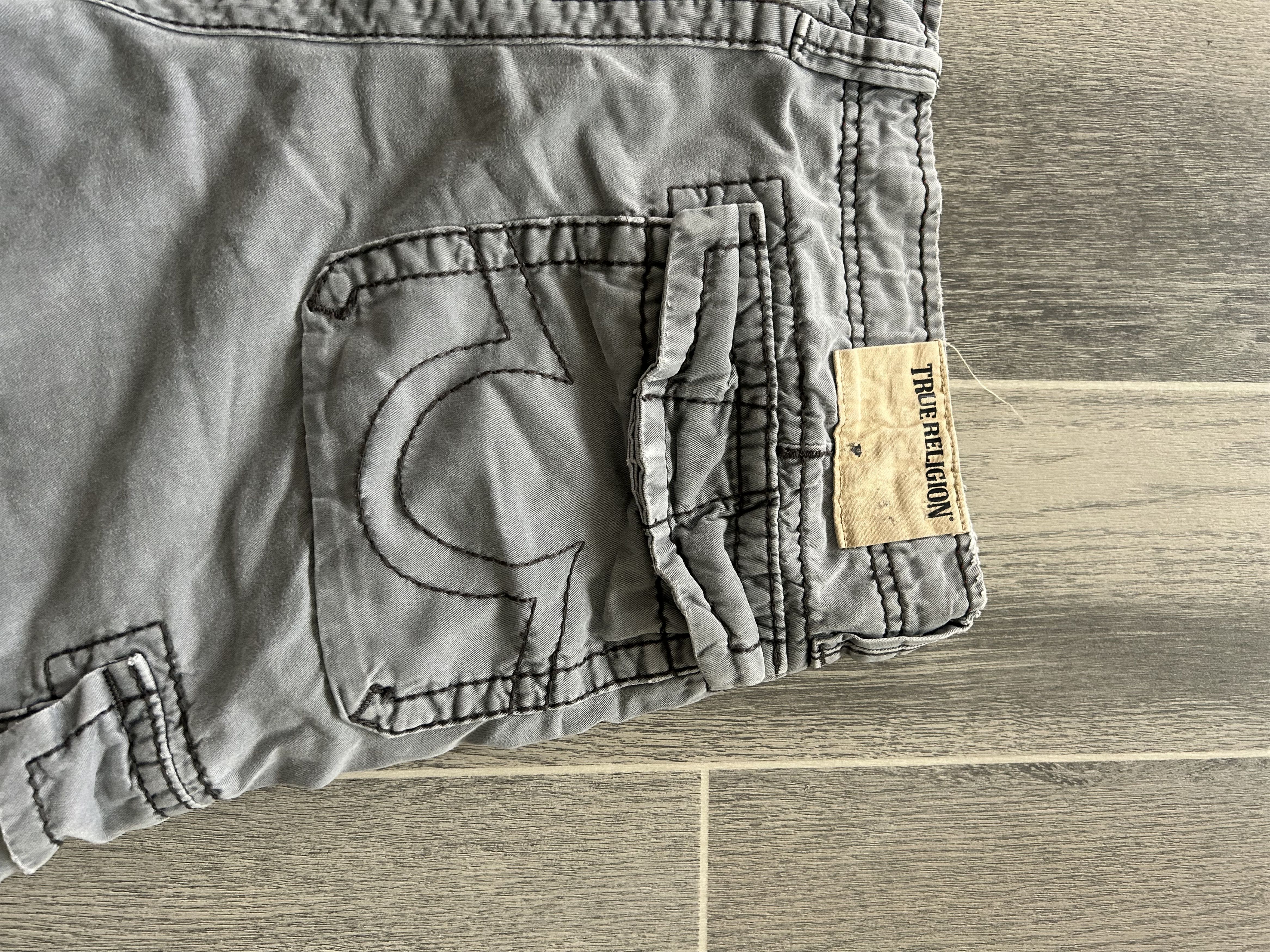 True Religion True Religion Grey Cargo Shorts Size US 33 - 3 Thumbnail