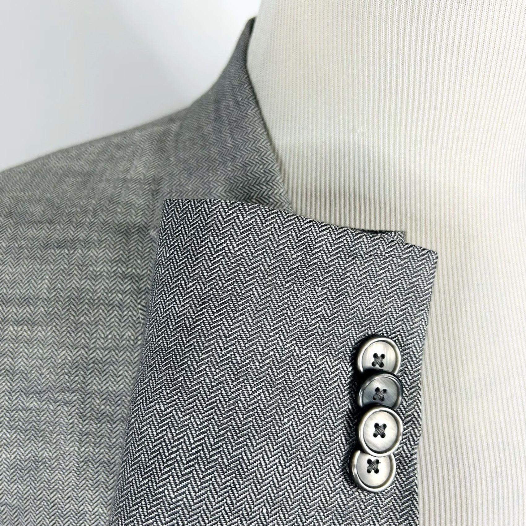 Tommy Hilfiger Tommy Hilfiger Sport Coat Gray Herringbone Linen Blend 44L Two Button Vented Notch Lapel Size US XS / EU 42 / 0 - 5 Thumbnail