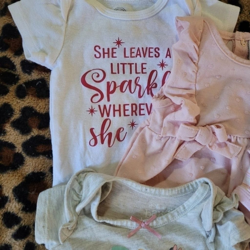 Other Baby girl clothes 0-3m onesies, Carter's guc Size XXS / US 00 / IT 34 - 2 Thumbnail