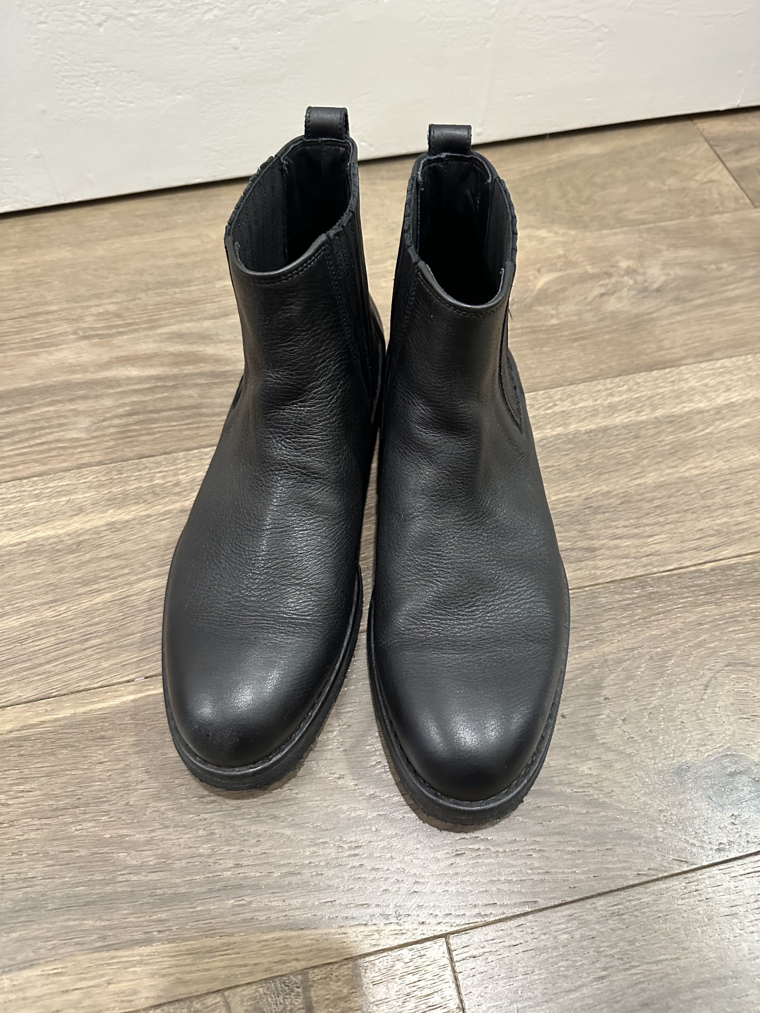 Vince Vince Chelsea Boots Size US 10 / EU 43 - 2 Thumbnail