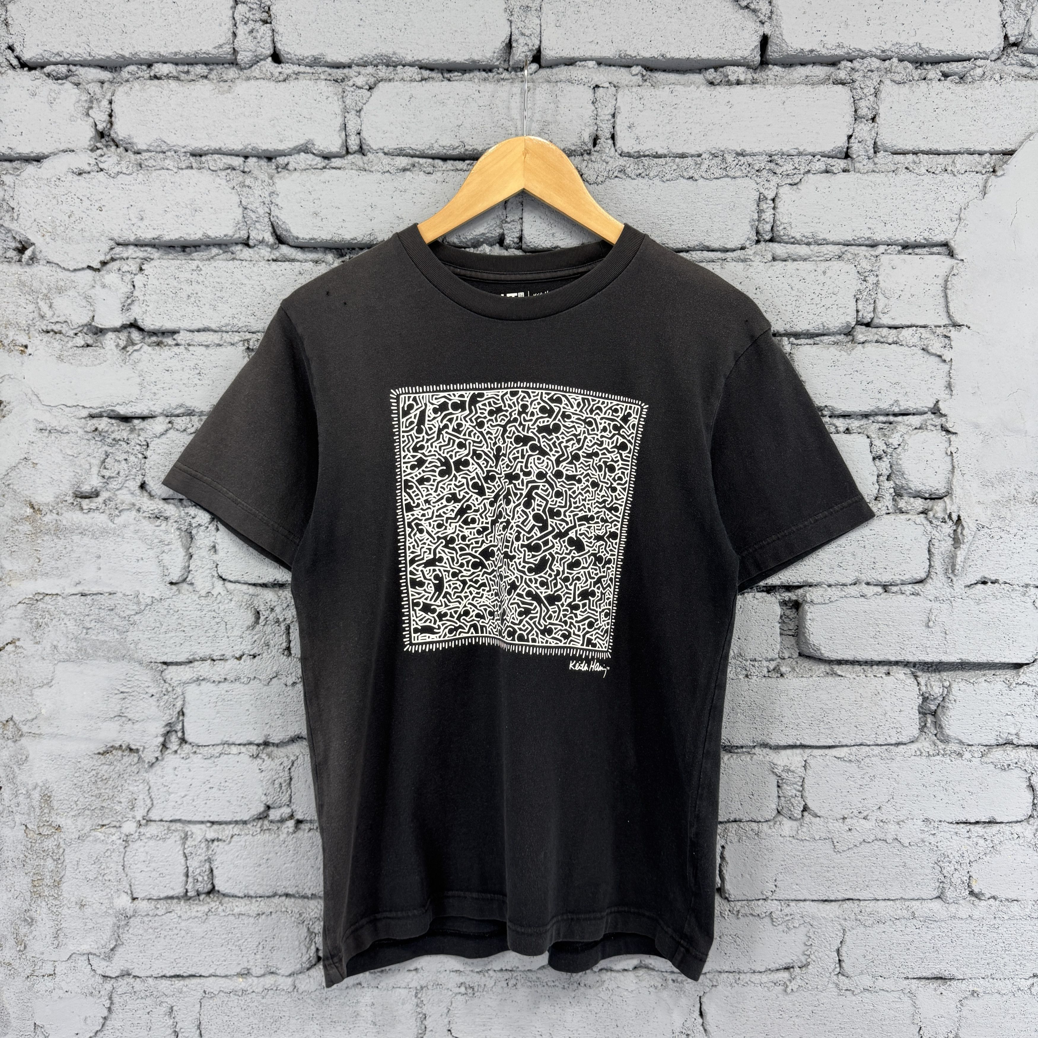 Keith Haring Uniqlo x Keith Haring Tee Abstract Designer Sunfaded T-Shirt Size US S / EU 44-46 / 1 - 1 Thumbnail
