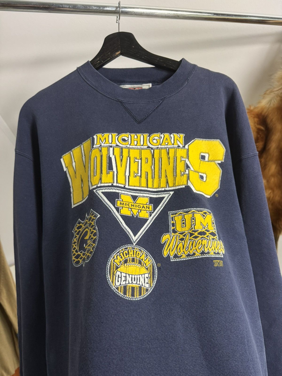 Vintage Vintage Michigan Wolverines 90s Crewneck Washed Distressed Size US L / EU 52-54 / 3 - 12 Thumbnail
