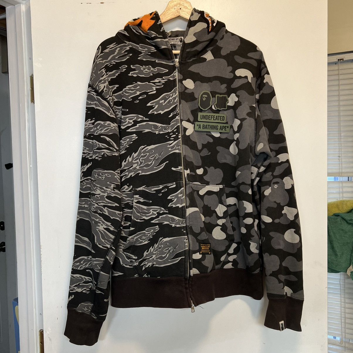 Bape × Undefeated Bape X Undefeated Tiger Shark Half Full ZipUp Hoodie Black Size US XL / EU 56 / 4 - 1 Thumbnail