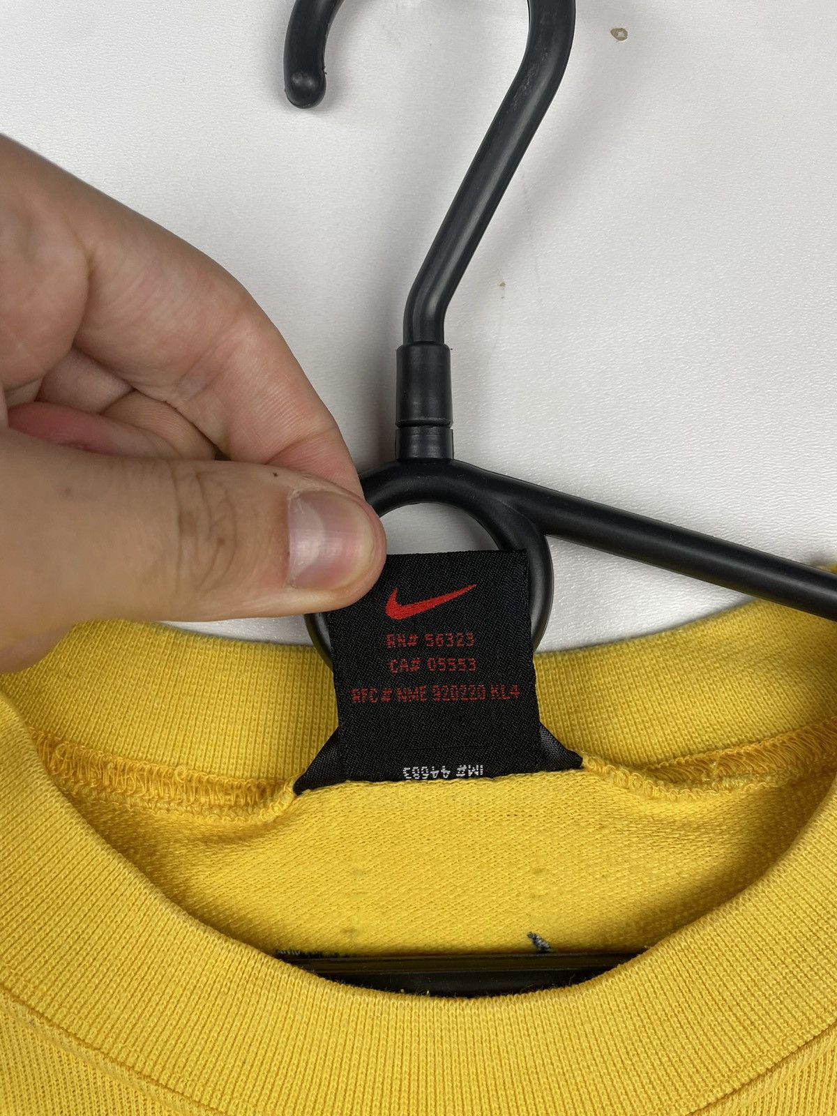 Nike Rare Nike Vintage Sweatshirt Big Logo Yellow Size XS-S Size US XS / EU 42 / 0 - 3 Thumbnail