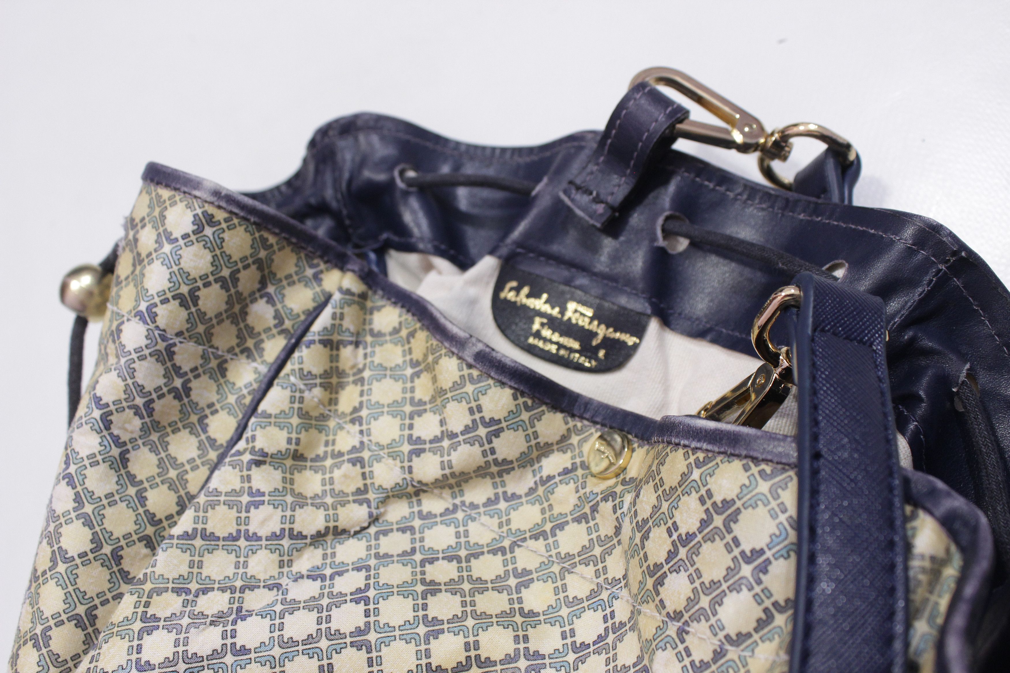 Salvatore Ferragamo 90S Monogram Bucket Bag Vintage Size ONE SIZE - 10 Thumbnail