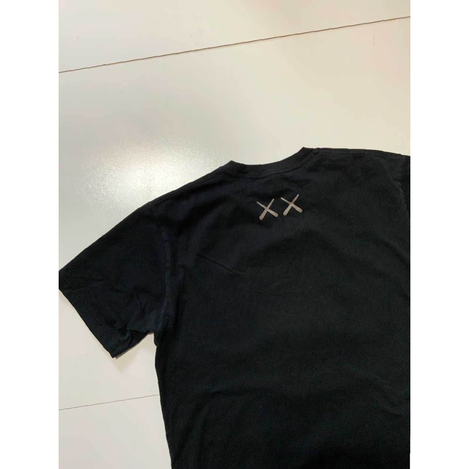 Uniqlo VINTAGE Uniqlo UT X Kaws Companion Limited Edition Black Graphic S/S T-Shirt L Mens Black Graphic Limited Edition T-Shirt Mens L Size US L / EU 52-54 / 3 - 5 Thumbnail