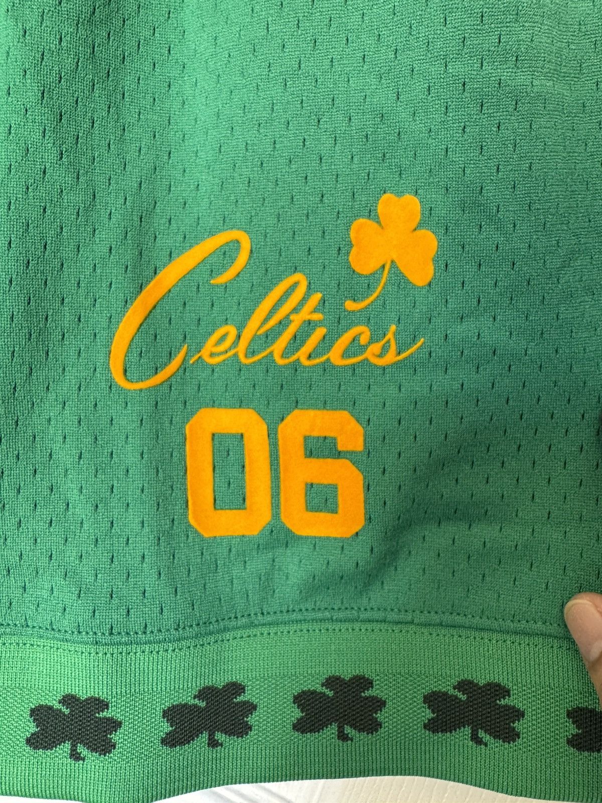 Mitchell & Ness Mitchell & Ness NBA Celtics short Green and Yellow Size US 32 / EU 48 - 5 Thumbnail
