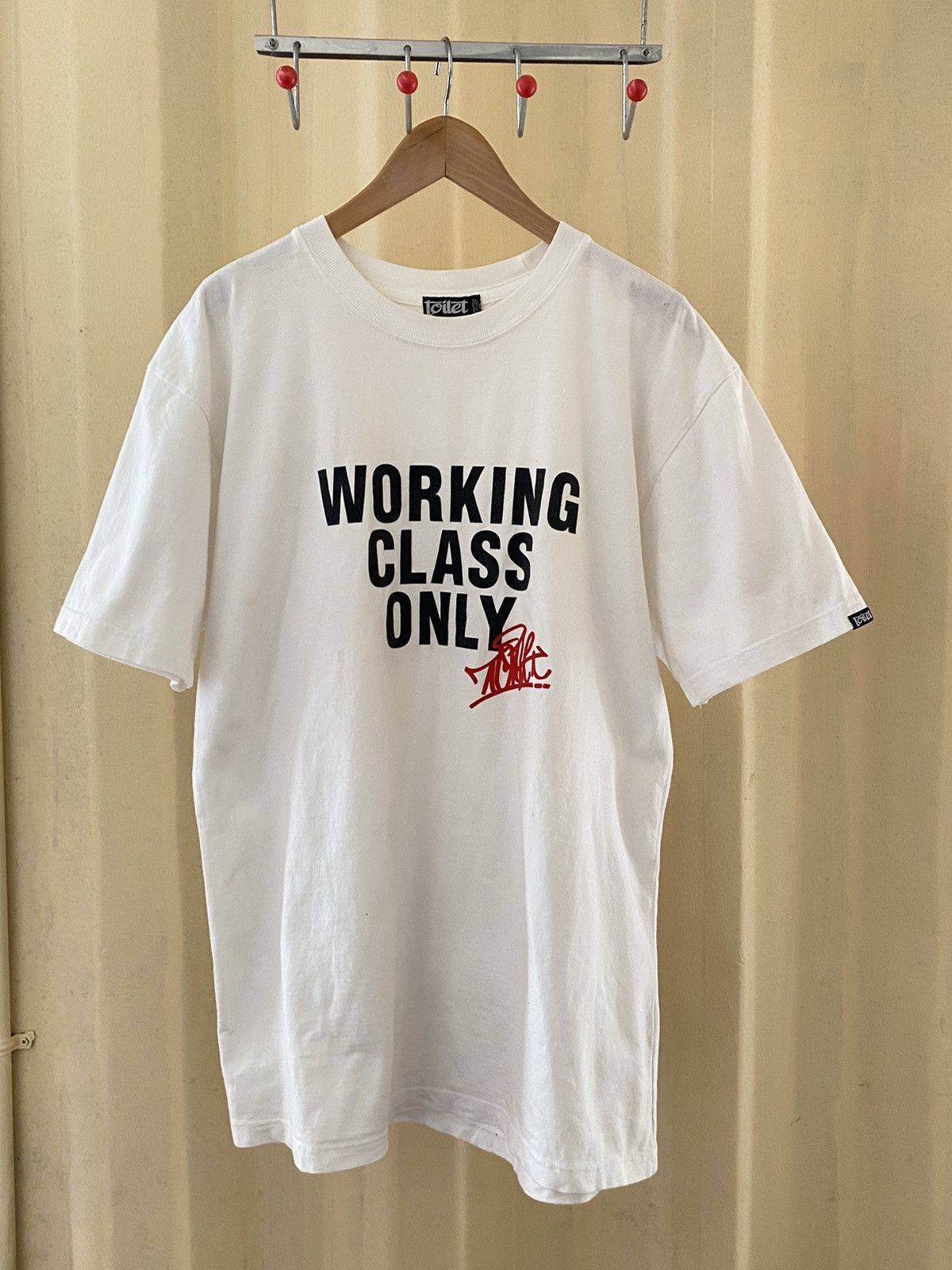 Toilet tee