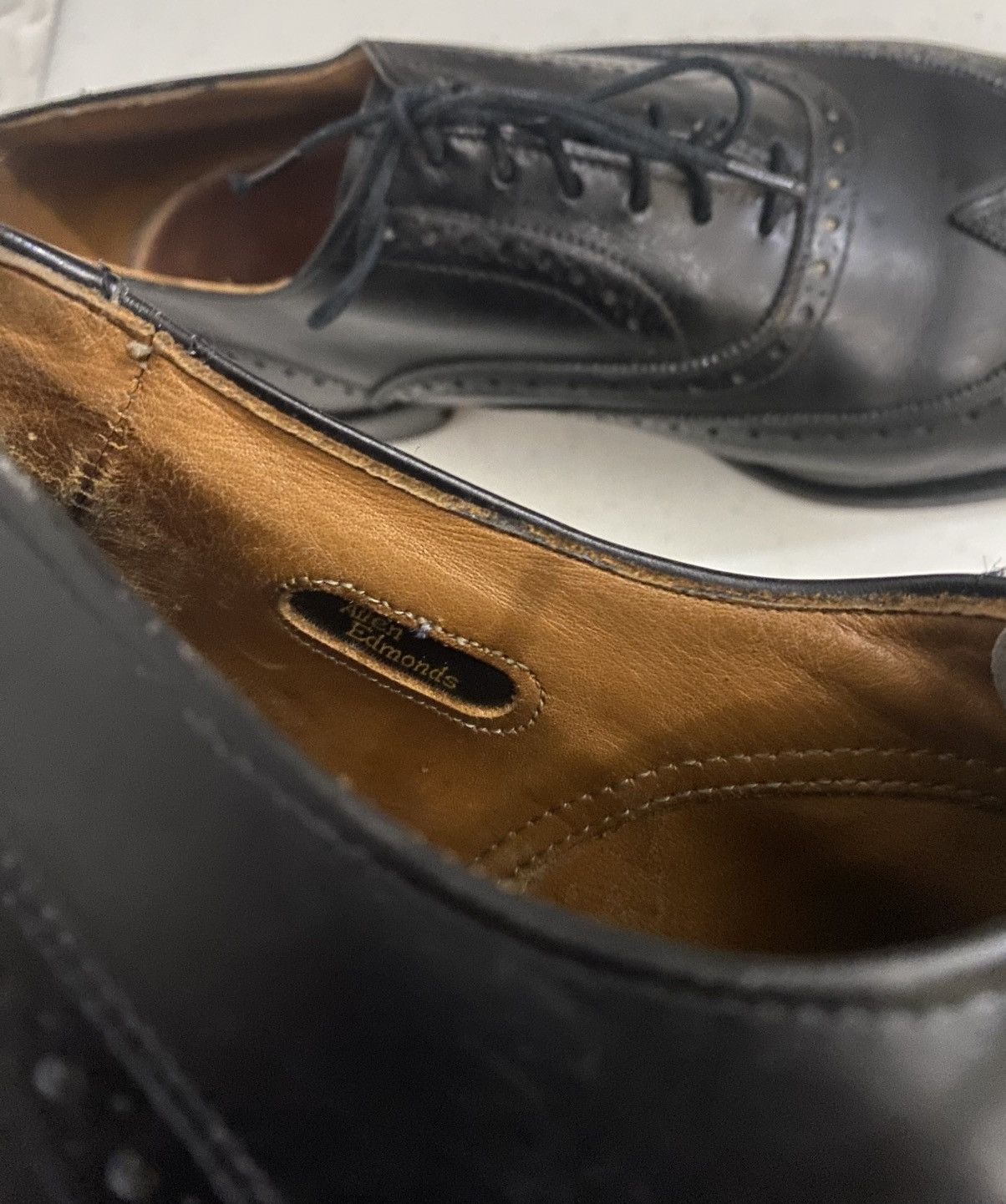 Allen Edmonds Allen Edmonds Chester 1903 Black Leather Wingtip Oxfords 9 E Size US 9 / EU 42 - 3 Thumbnail