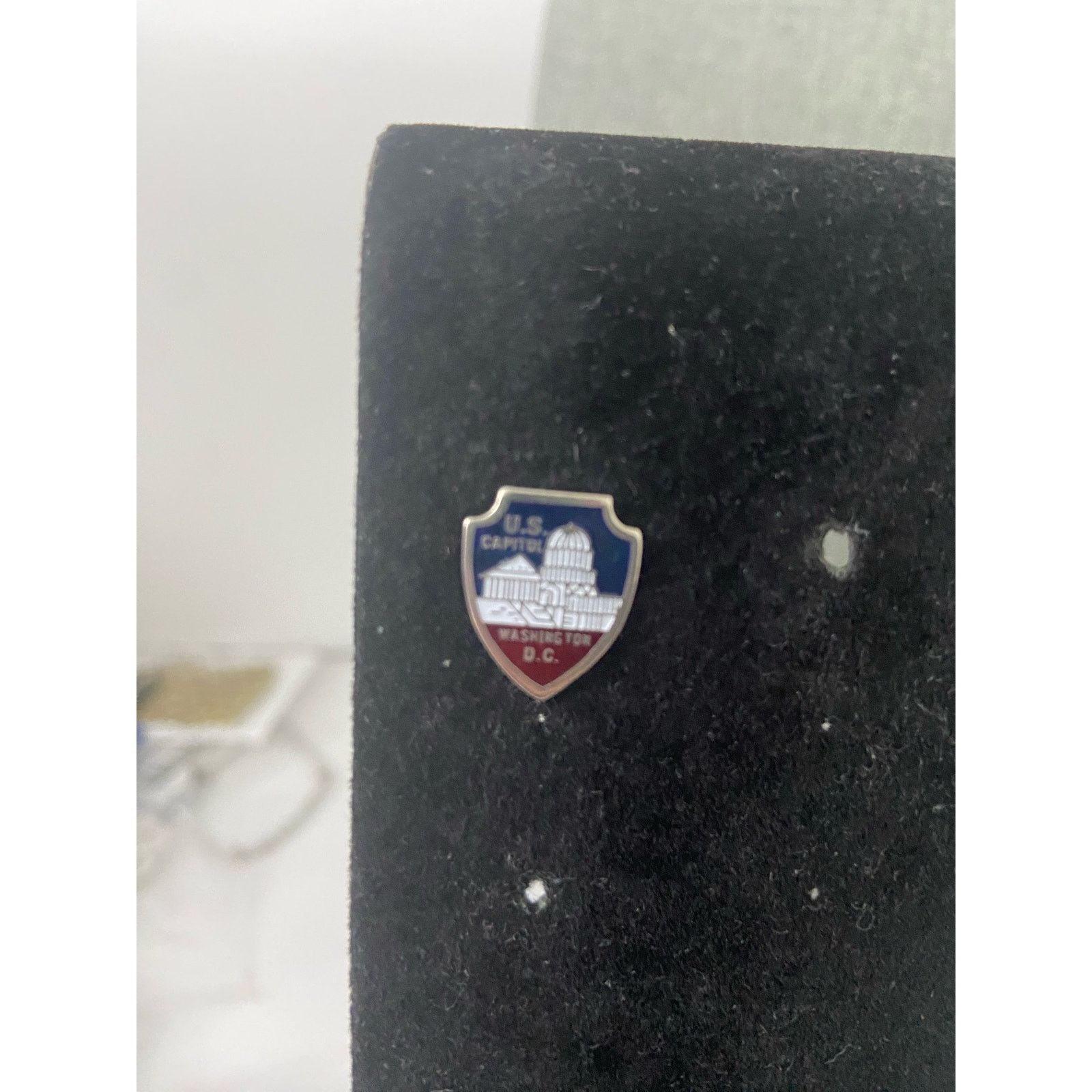 Other US capital lapel pin Size ONE SIZE - 1 Thumbnail