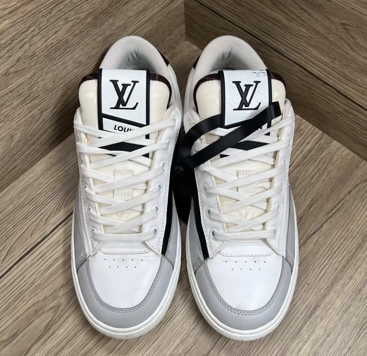 Louis Vuitton Louis Vuitton Charlie Grey & White Sneakers J41 Size US 9.5 / IT 39.5 - 2 Thumbnail