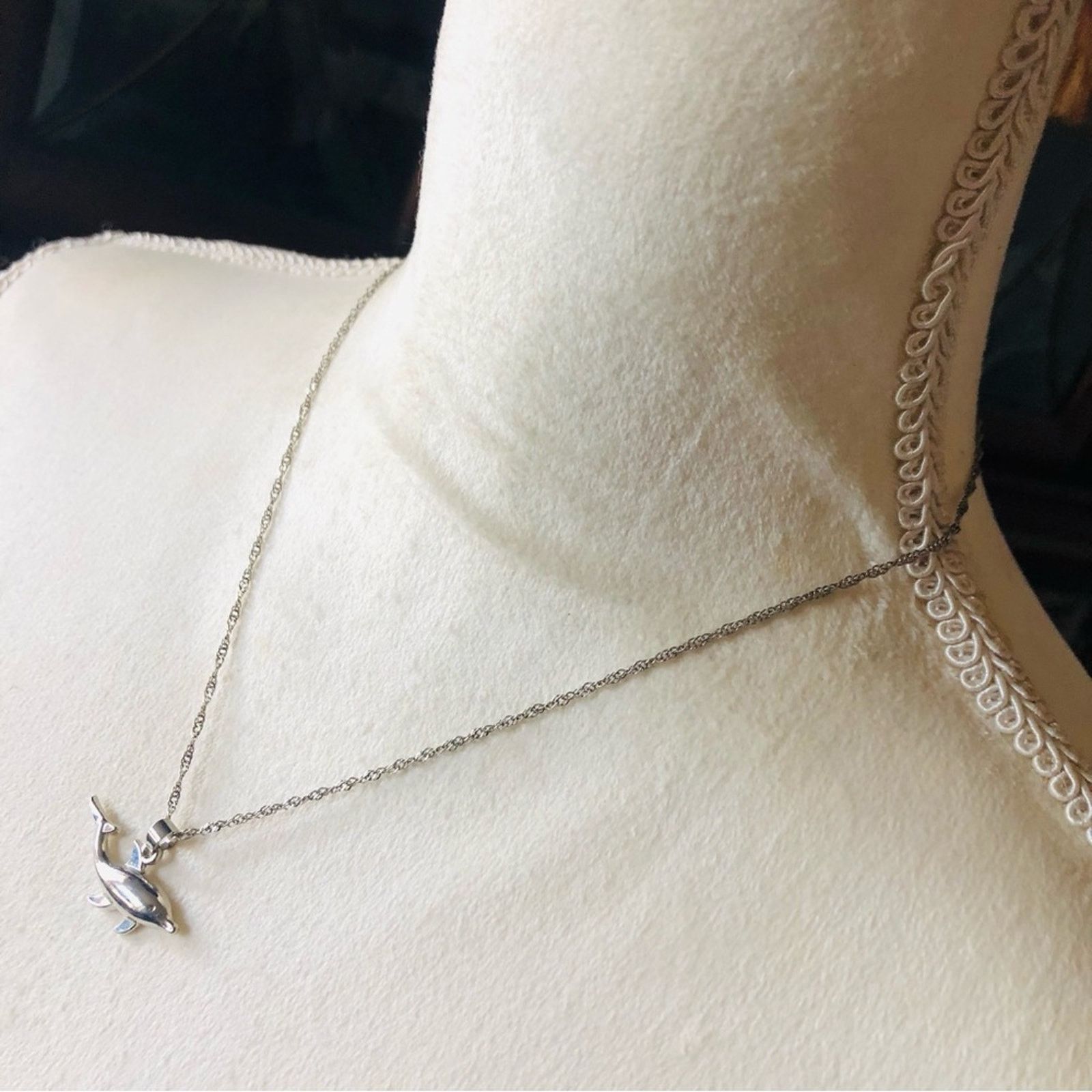 Vintage Vintage swimming dolphin pendant on chain necklace Size ONE SIZE - 4 Thumbnail