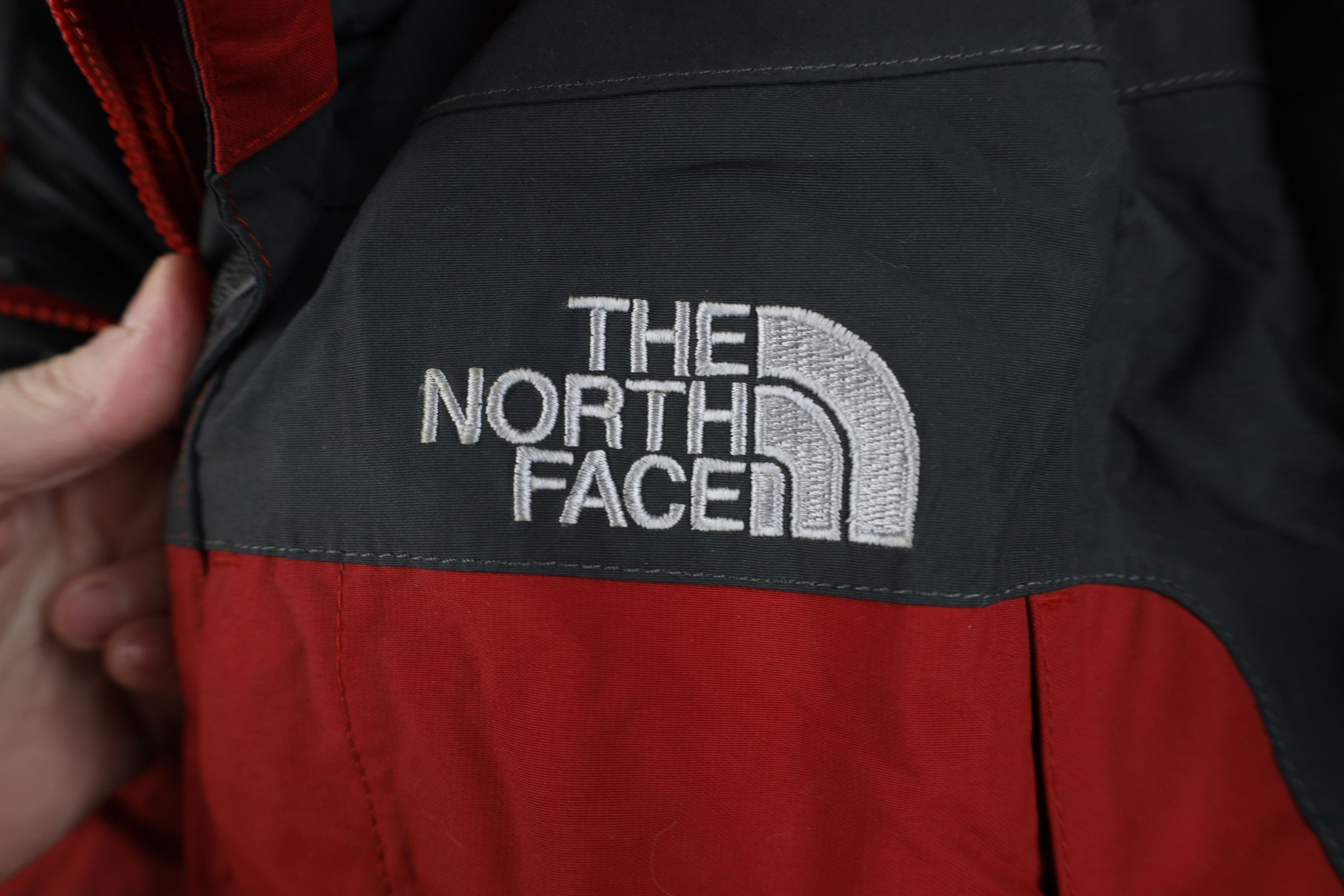 The North Face Vintage Y2K The North Face HyVent Waterproof Jacket Red Size US L / EU 52-54 / 3 - 4 Thumbnail