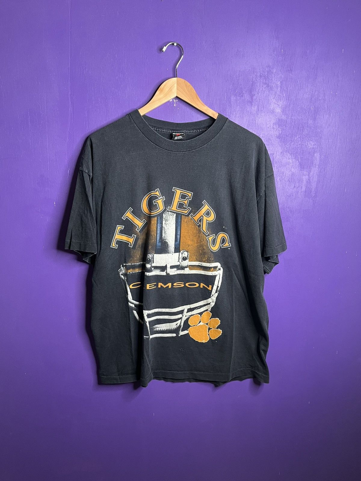 Other Vintage 90s Clemson tigers helmet faded t-shirt Size US XL / EU 56 / 4 - 1 Thumbnail