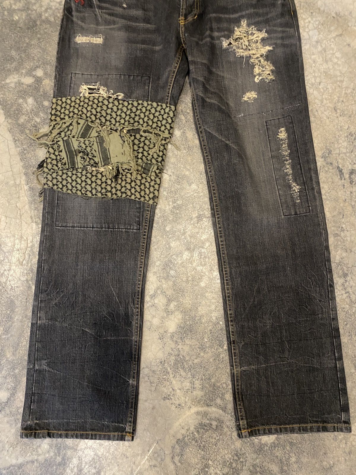 If Six Was Nine SHAPEL MADE IN JAPAN RARE DESIGN DISTRESSED DENIM JEANS Size US 37 - 2 Thumbnail