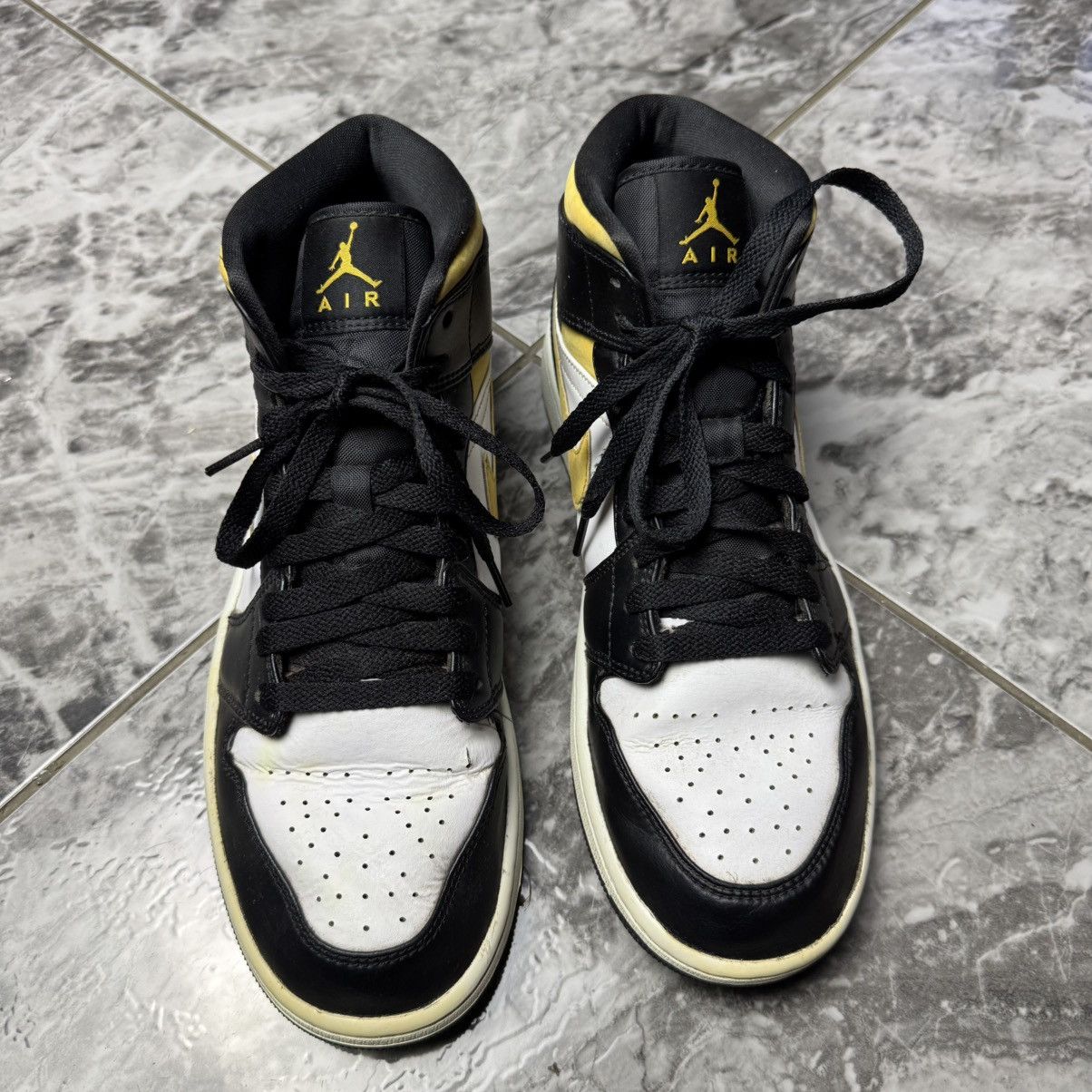 Jordan Brand × Nike × Vintage Jordan 1 White Pollen Black Size US 9.5 / EU 42-43 - 2 Thumbnail