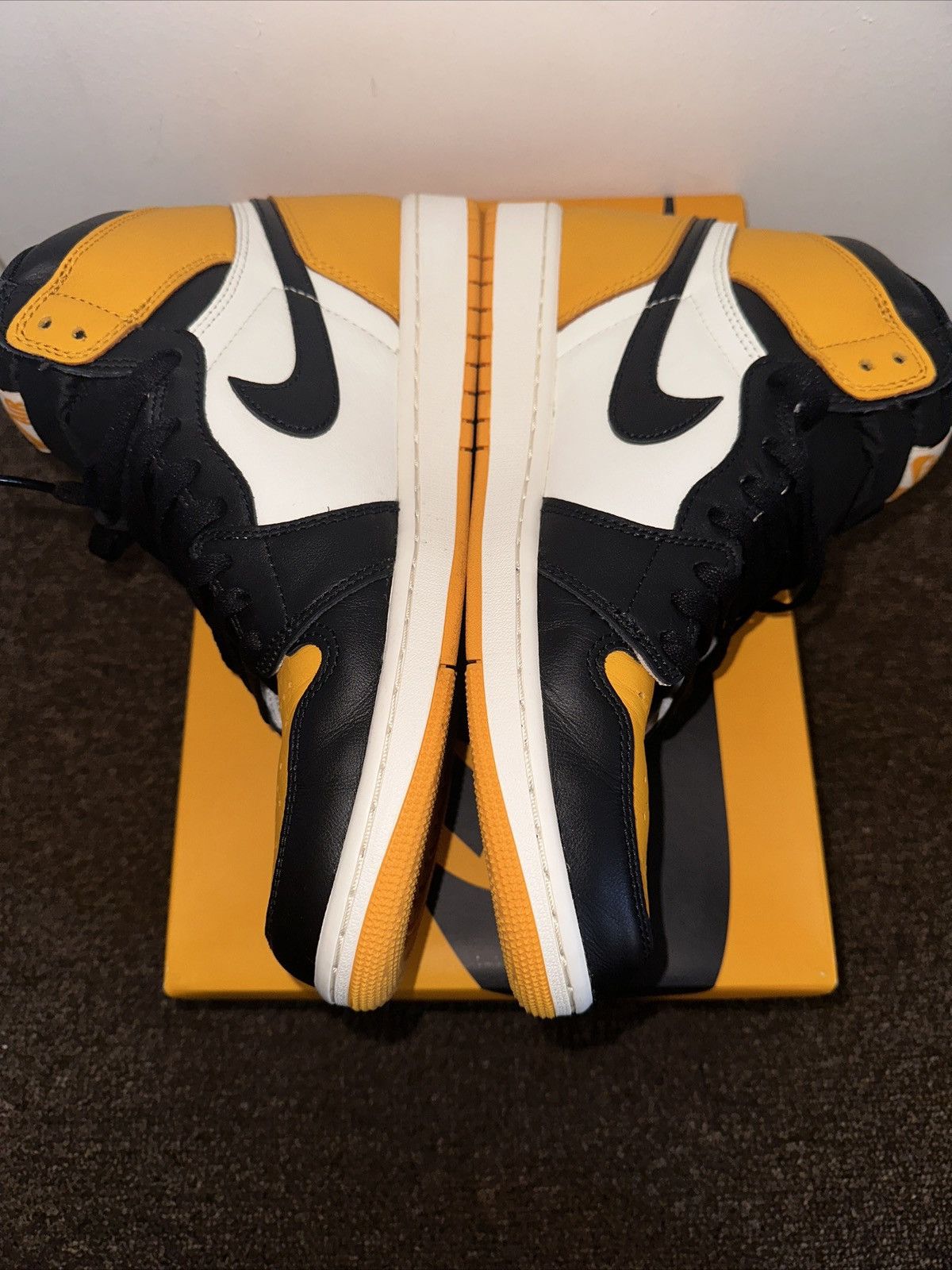 Jordan Brand × Nike Size 10.5 Air Jordan 1 Yellow toe Size US 10.5 / EU 43-44 - 2 Thumbnail