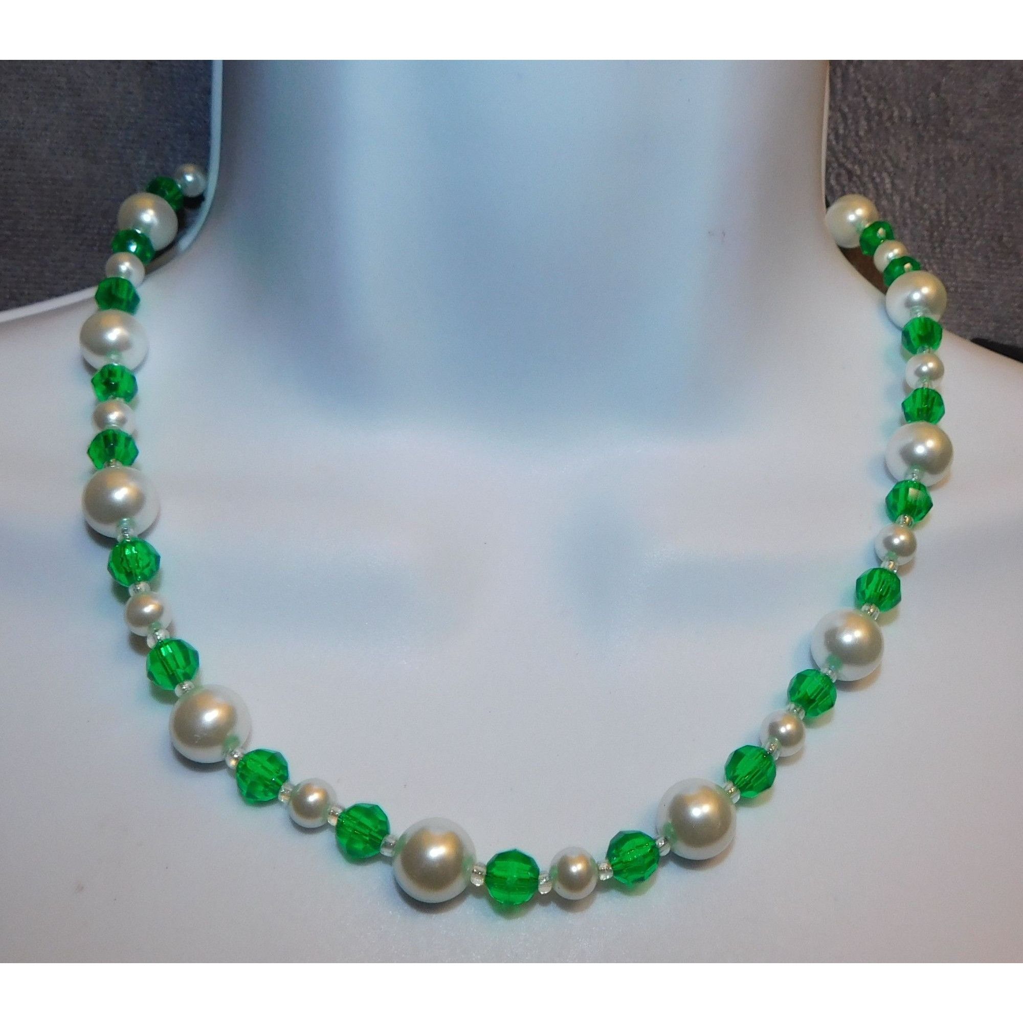 Other Green And White Beaded Necklace Size ONE SIZE - 1 Thumbnail
