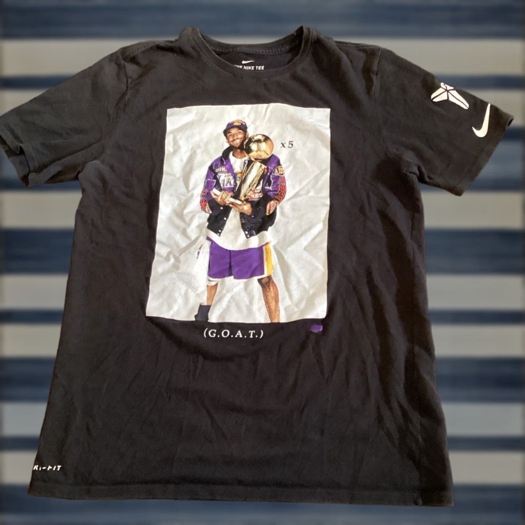 Nike NIKE KOBE BRYANT LAKERS 5x CHAMPION RETIREMENT T-SHIRT Adult Medium Black/Yellow Sports Mens Size US M / EU 48-50 / 2 - 1 Thumbnail