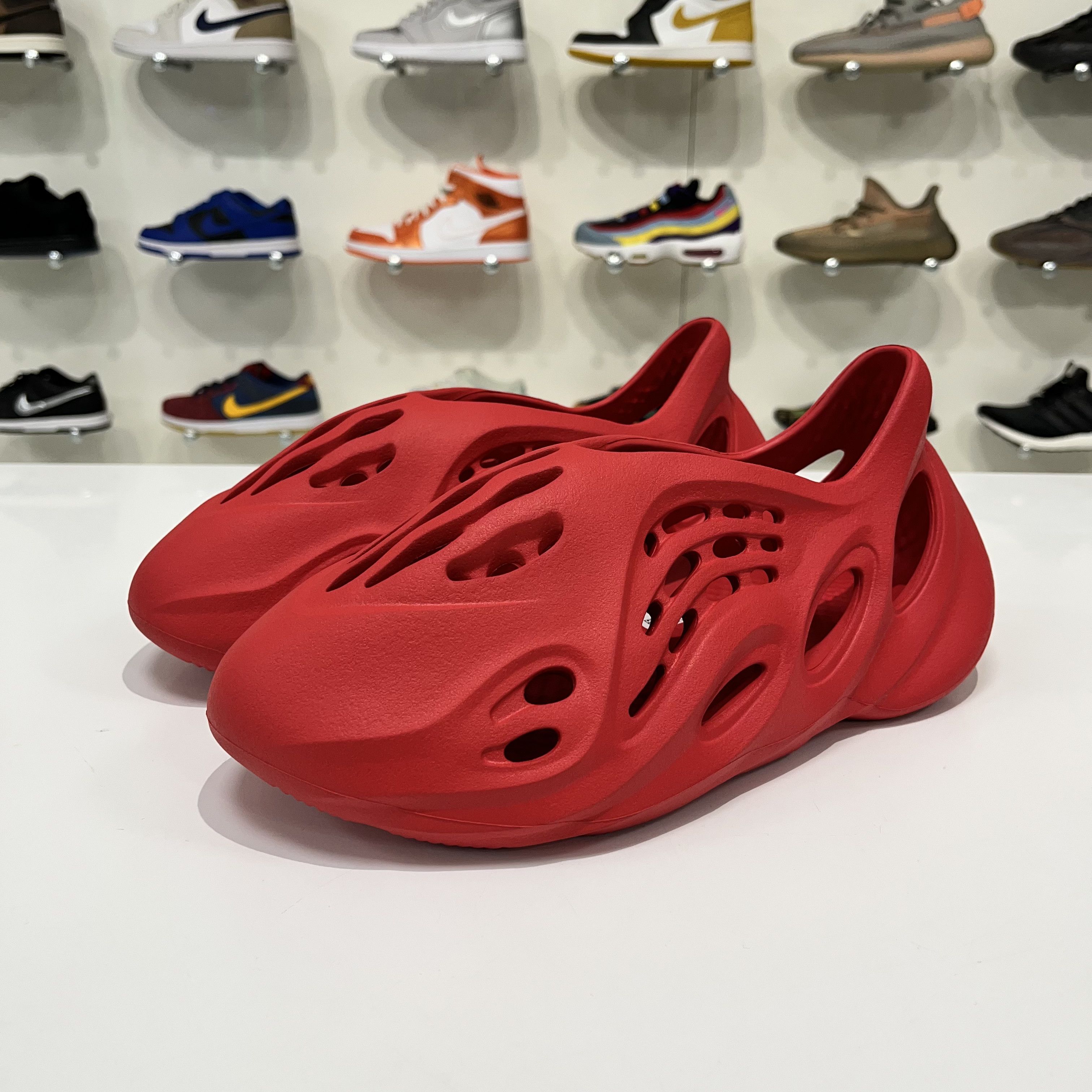Adidas Adidas Yeezy Foam RNNR MX Vermillion Size US 9 / EU 42 - 2 Thumbnail