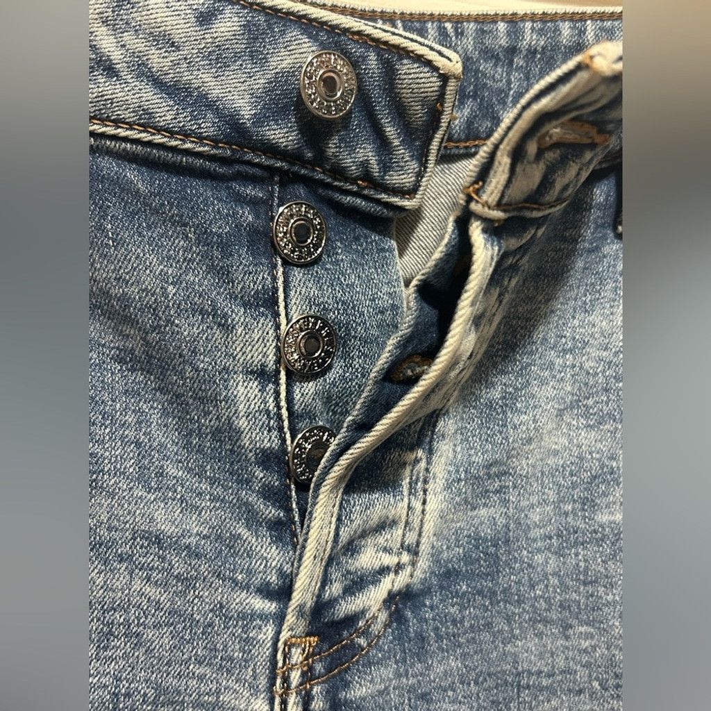 Express Express blue boyfriend jeans w distressed details. Size: 10 Size 32" / US 10 / IT 46 - 5 Thumbnail
