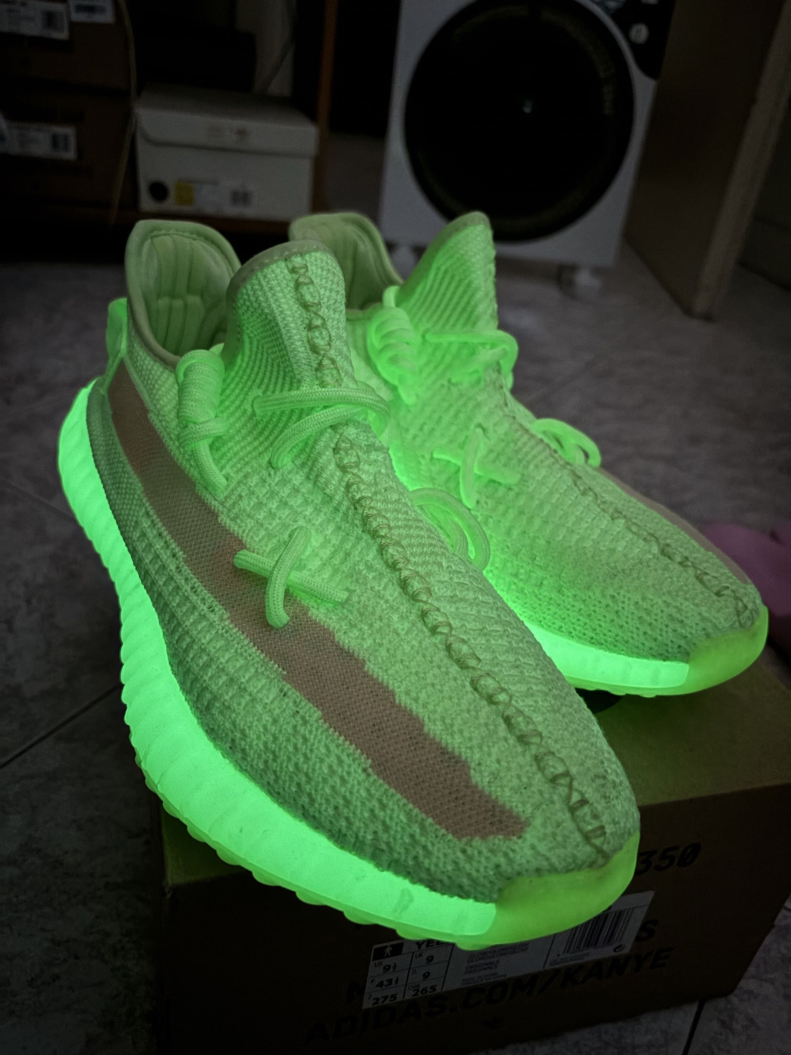 Yeezy Adidas yeezy boost 350 V2 glow in the dark Size US 9.5 / EU 42-43 - 6 Thumbnail