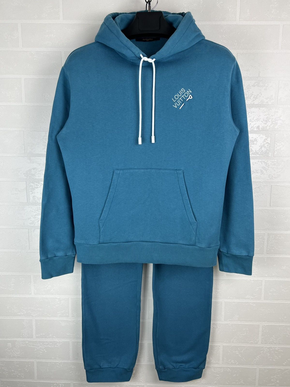 Louis Vuitton LOUIS VUITTON Sweatsuit LV Signature Logo Hoodie/Pants Set Size US S / EU 44-46 / 1 - 1 Thumbnail