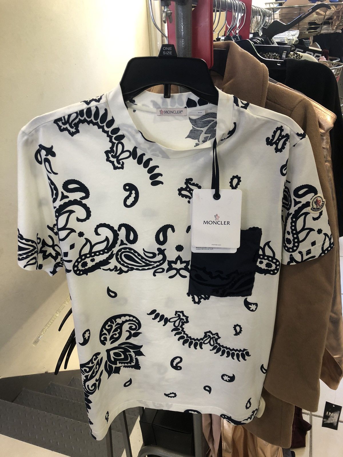 Moncler Moncler bandana print t shirt Size US M / EU 48-50 / 2 - 1 Thumbnail