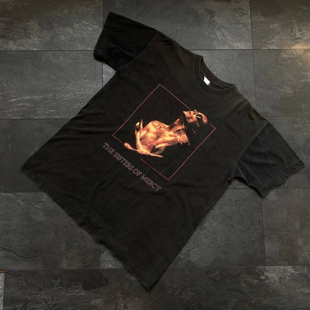 Vintage Vintage 1993 the sisters of mercy overbombing tour tee Size US XL / EU 56 / 4 - 1 Thumbnail