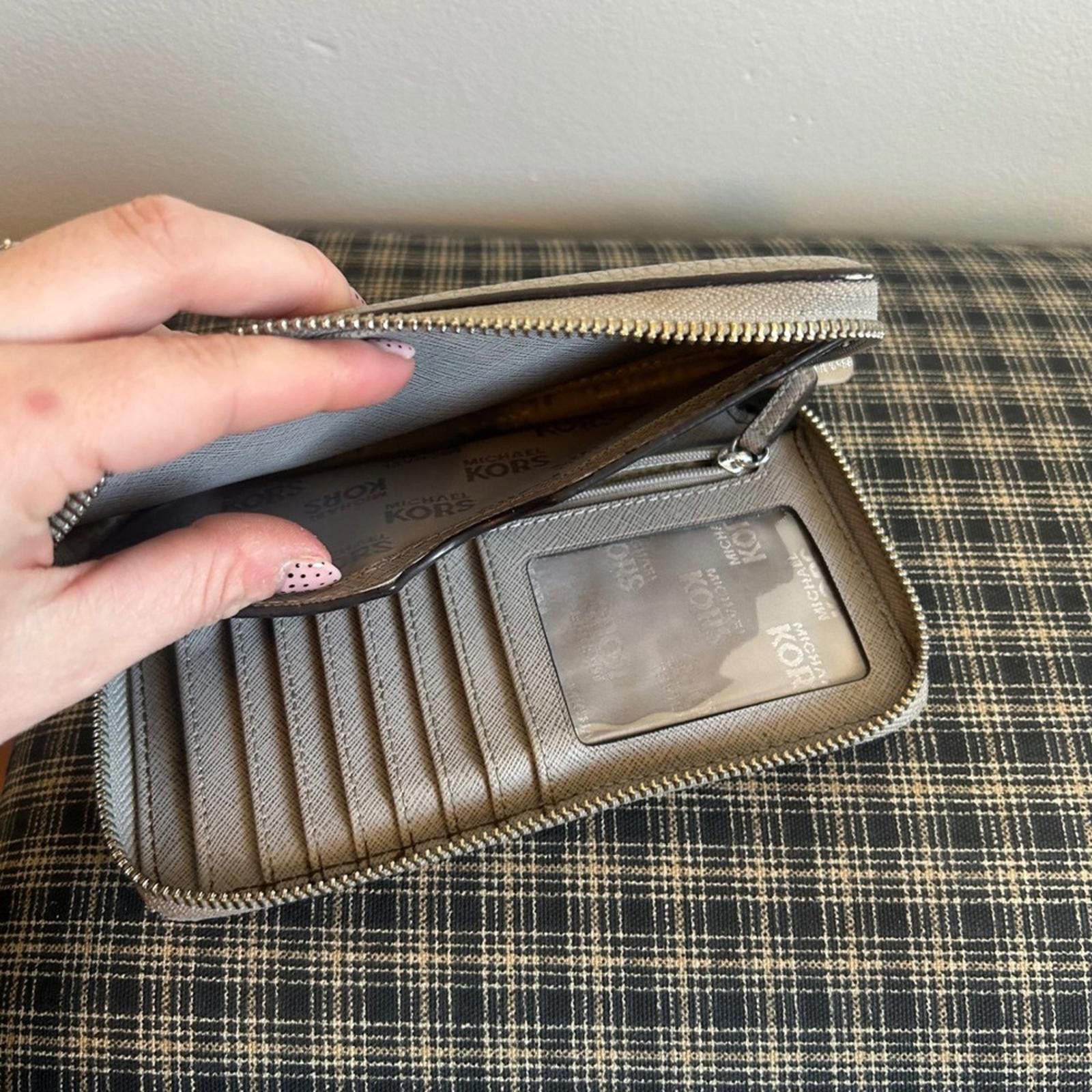 Michael Kors Michael Kors Zip Around Wallet Grey Leather Wristlet Clutch Size ONE SIZE - 4 Thumbnail