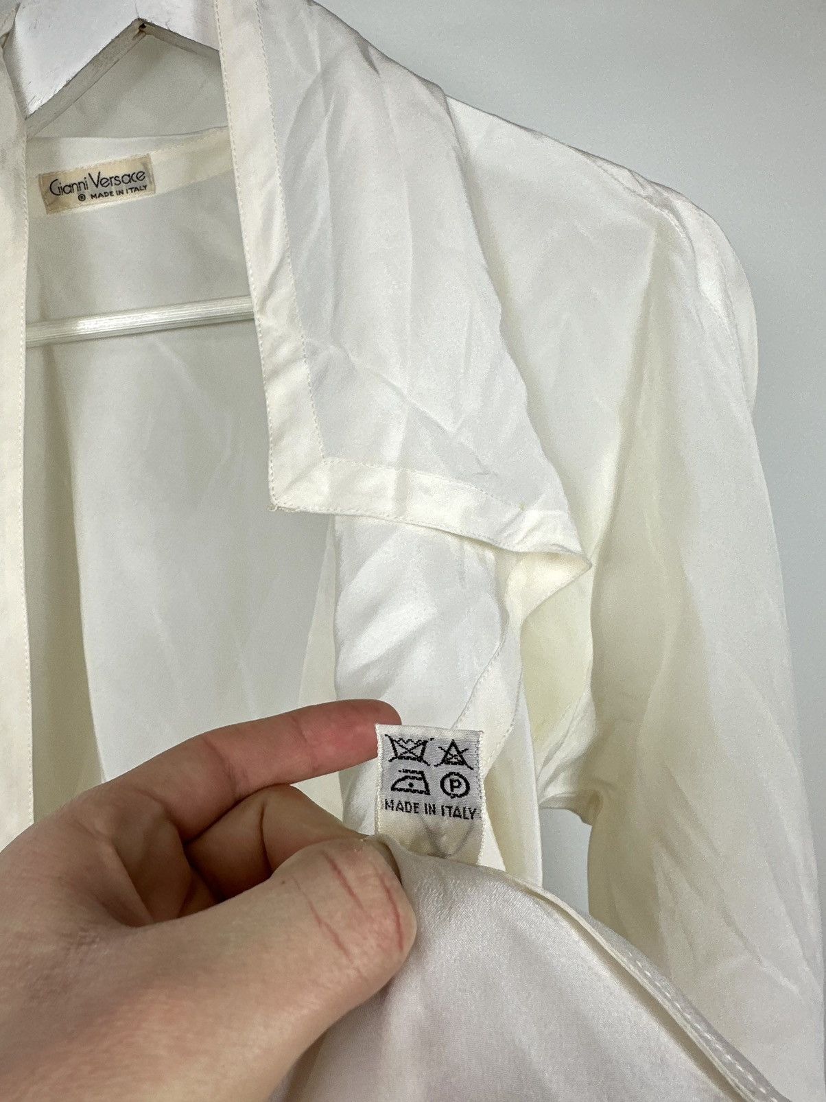 Versace Vintage 90s Gianni Versace Luxury Designer Silk Blouse Shirt Size M / US 6-8 / IT 42-44 - 13 Thumbnail