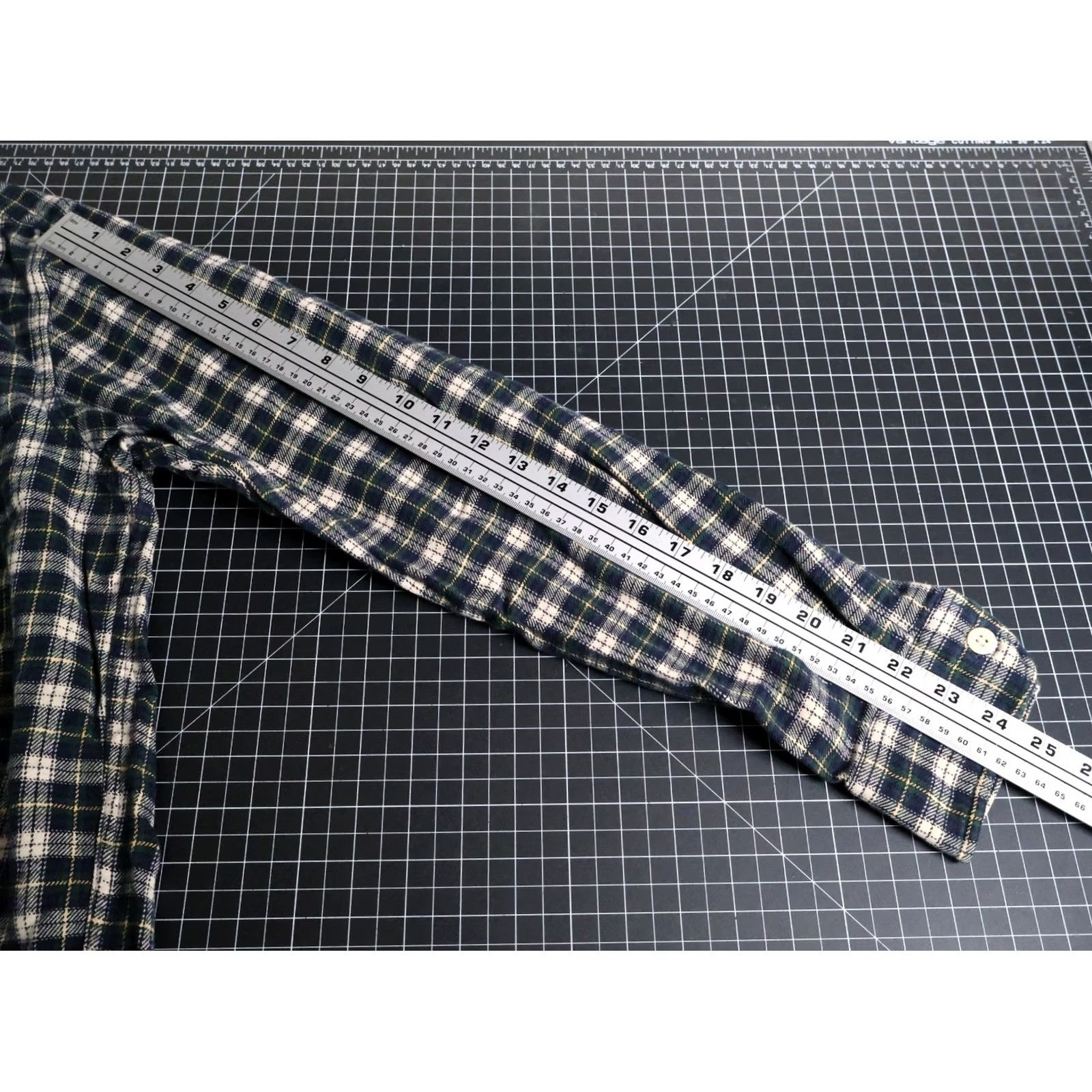 Abercrombie & Fitch Abercrombie & Fitch Button-Up Shirt Men's Medium Green Blue Plaid Flannel Relaxed Fit Size US M / EU 48-50 / 2 - 6 Thumbnail